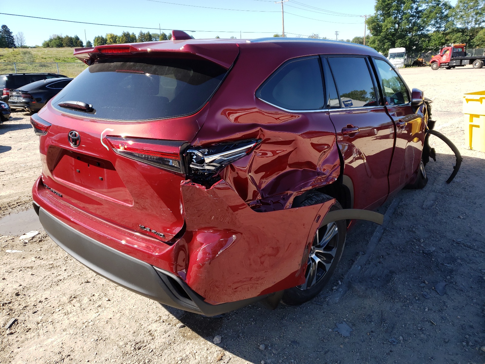 Photo 4 from auction – 2021 TOYOTA HIGHLANDER with VIN 5TDGZRBH7MS549726