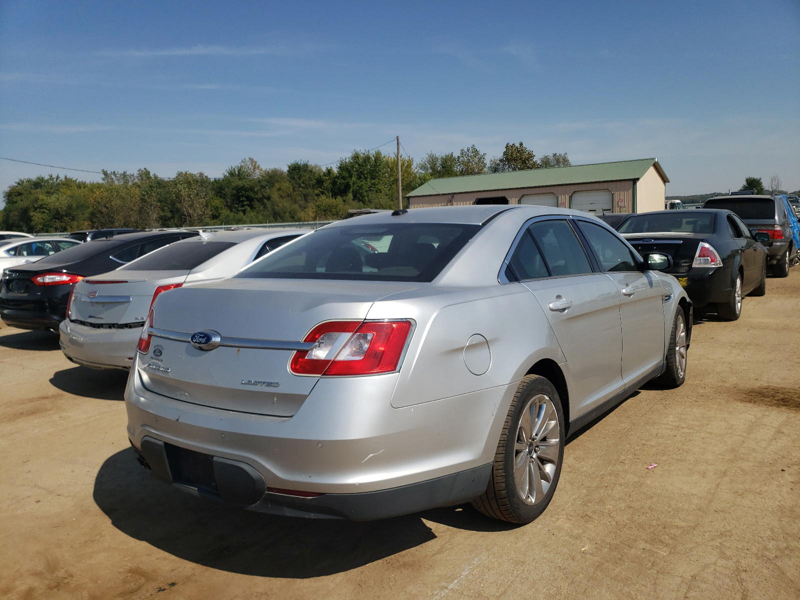 Photo 4 from auction – 2010 FORD TAURUS LIM with VIN 1FAHP2FW2AG153645