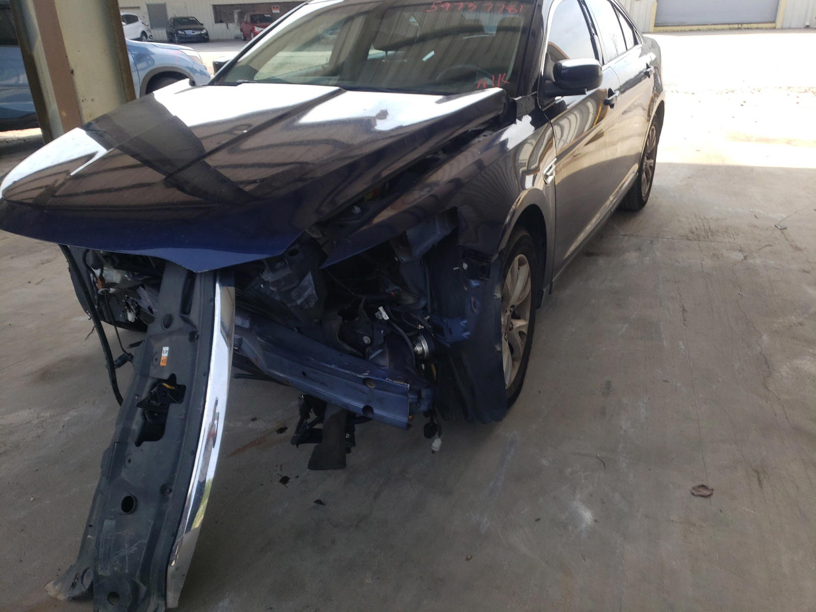 Photo 2 from auction – 2011 FORD TAURUS SEL with VIN 1FAHP2EW4BG185676