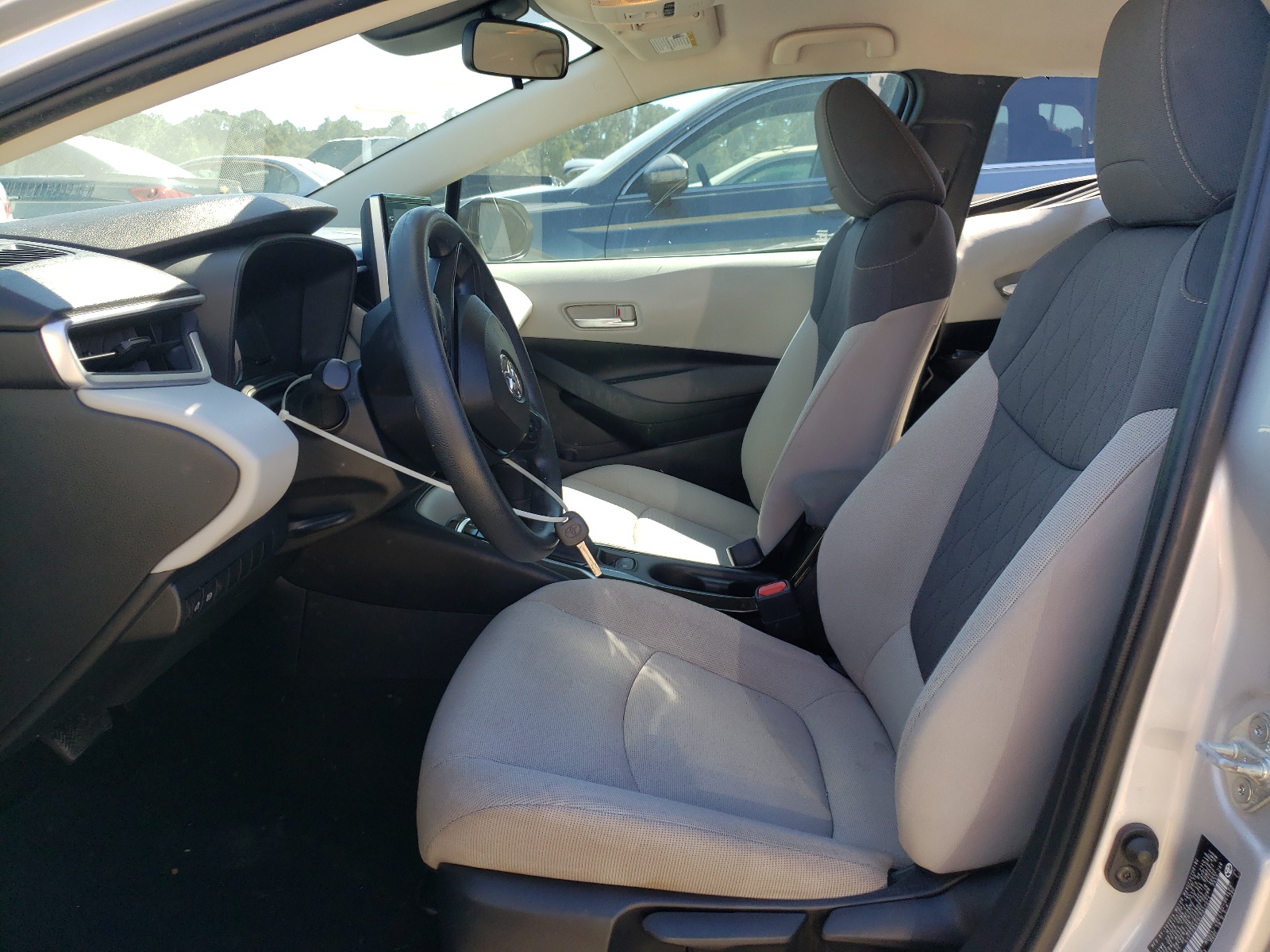 Photo 5 from auction – 2020 TOYOTA COROLLA LE with VIN 5YFEPRAE9LP052074