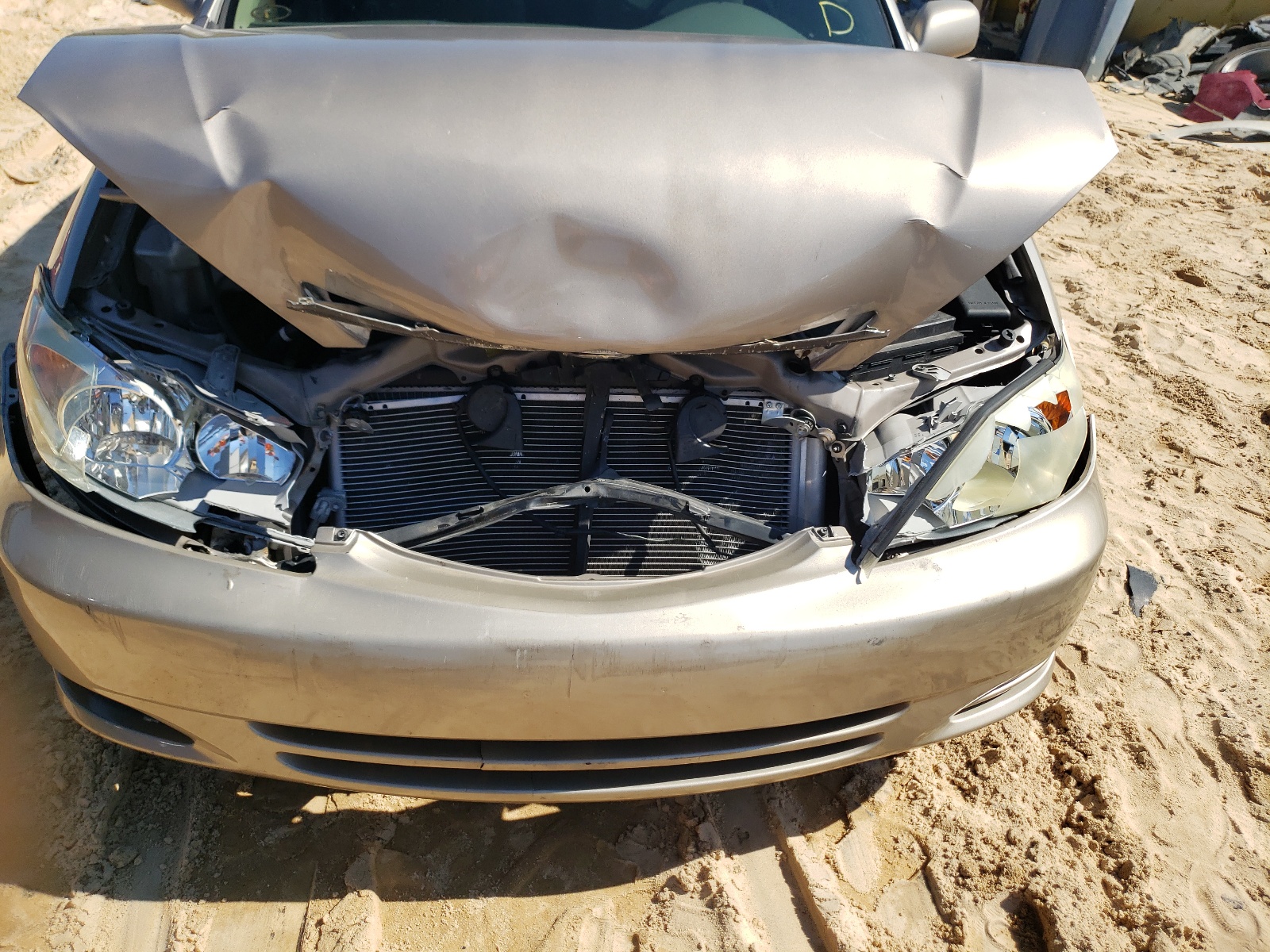 Photo 9 from auction – 2004 TOYOTA CAMRY LE with VIN 4T1BE32K24U925500