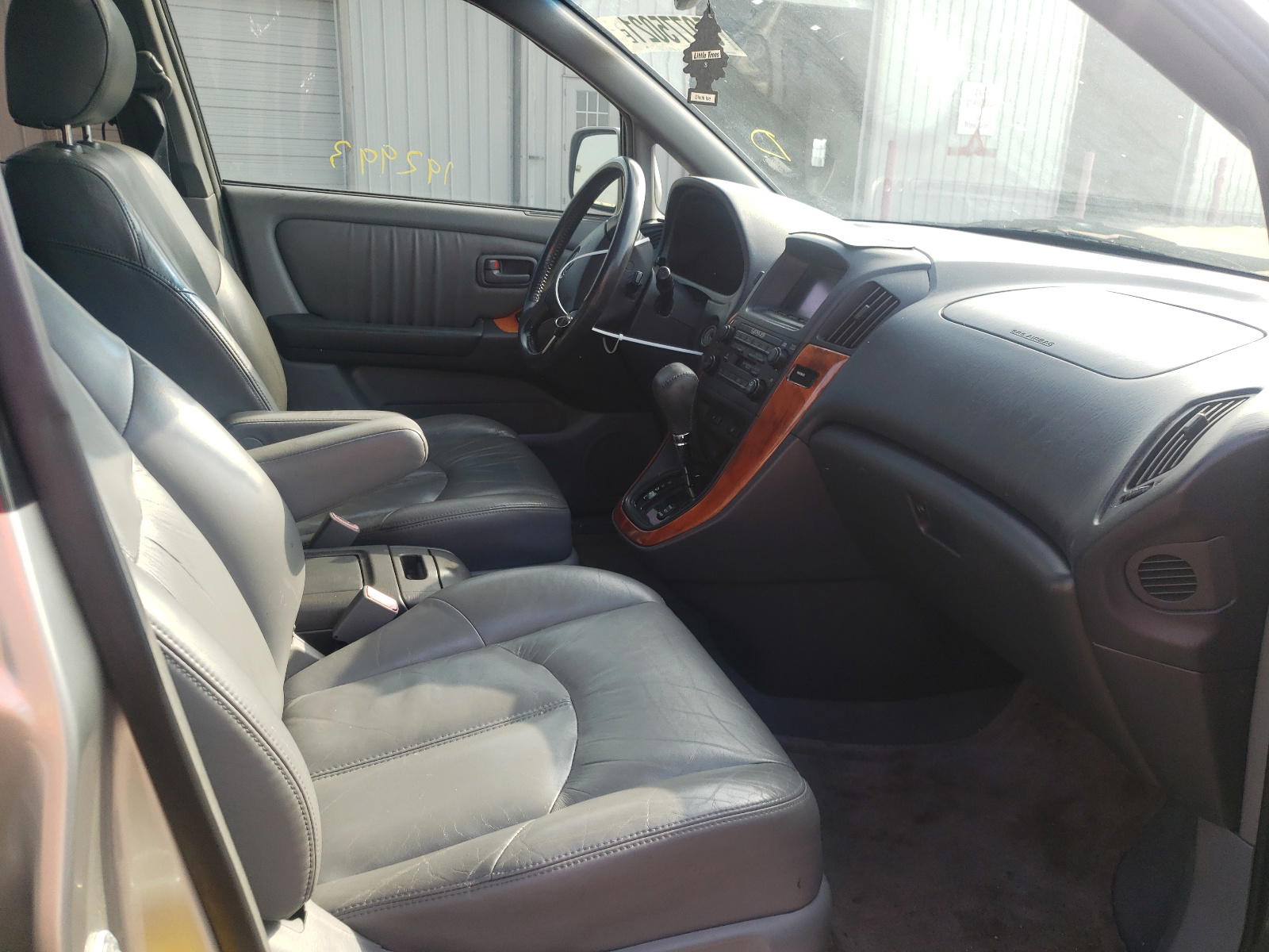 Photo 5 from auction – 2000 LEXUS RX 300 with VIN JT6GF10U7Y0047566