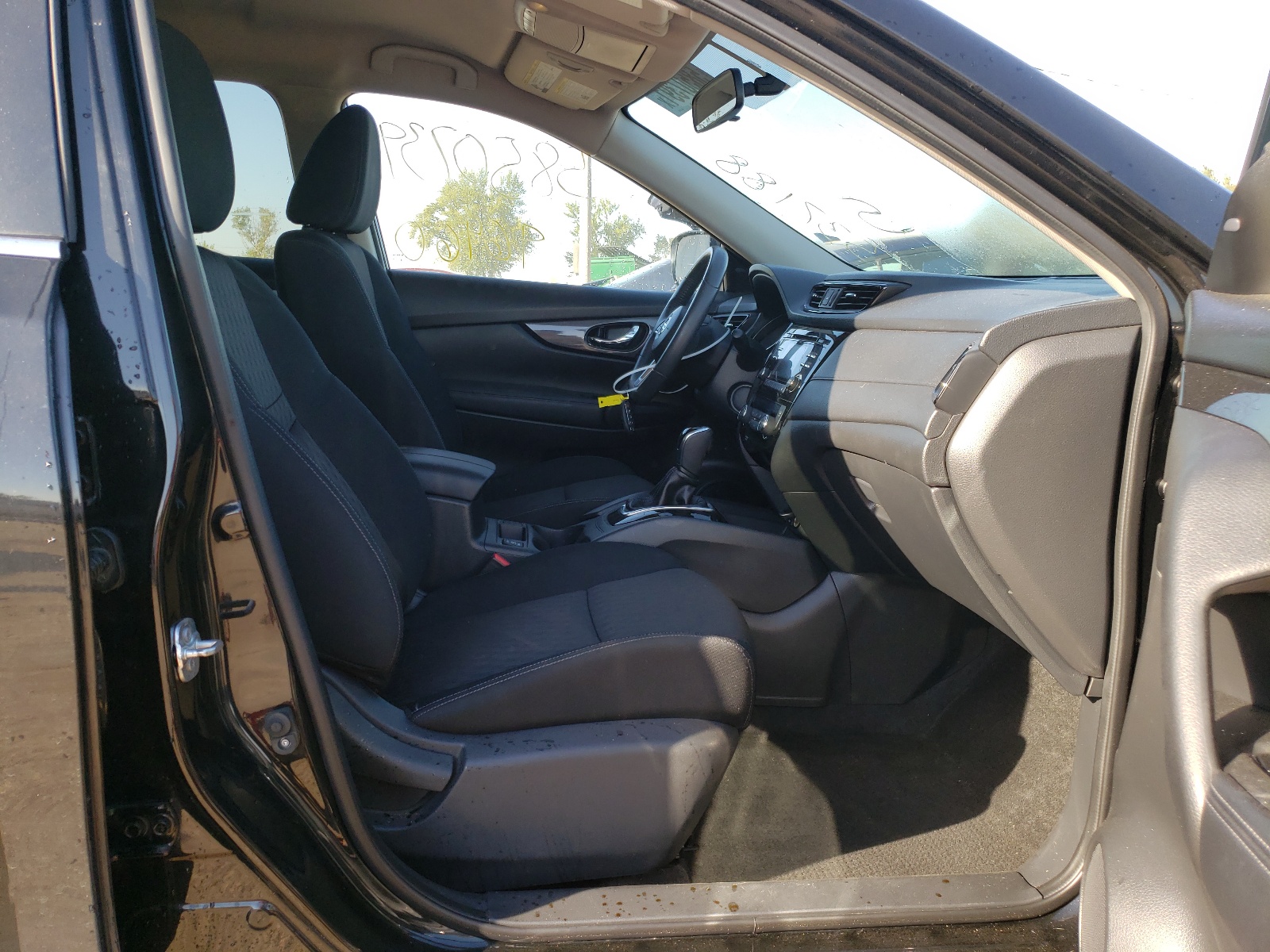 Photo 5 from auction – 2017 NISSAN ROGUE S with VIN KNMAT2MV9HP537188