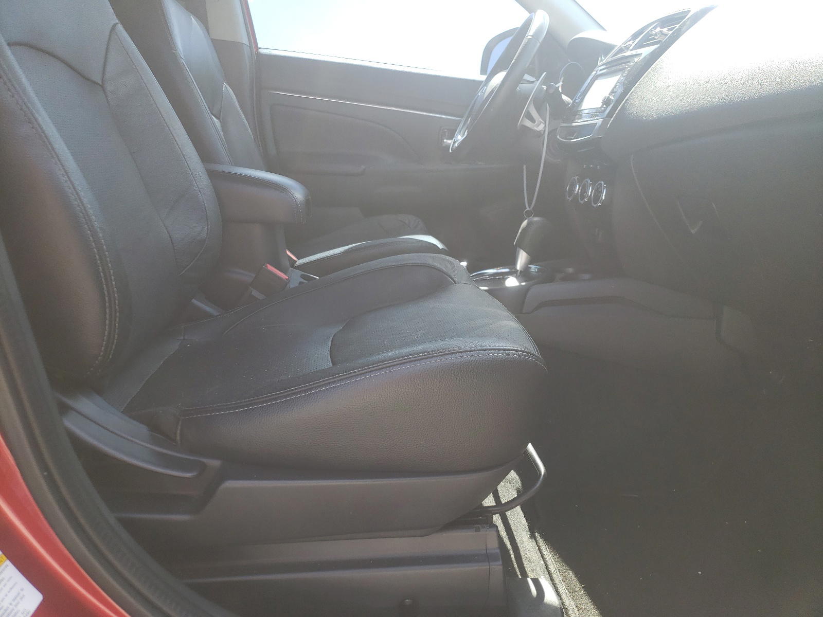 Photo 5 from auction – 2016 MITSUBISHI OUTLANDER with VIN JA4AP4AW2GZ047976