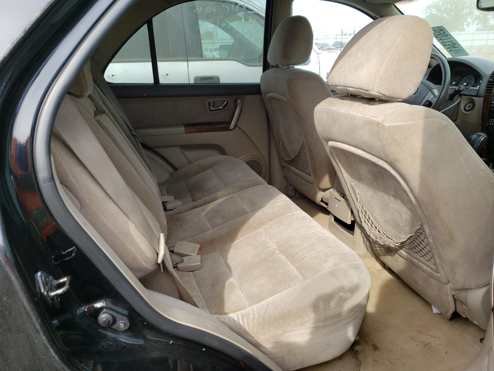 Photo 6 from auction – 2004 KIA SORENTO EX with VIN KNDJD733445194497