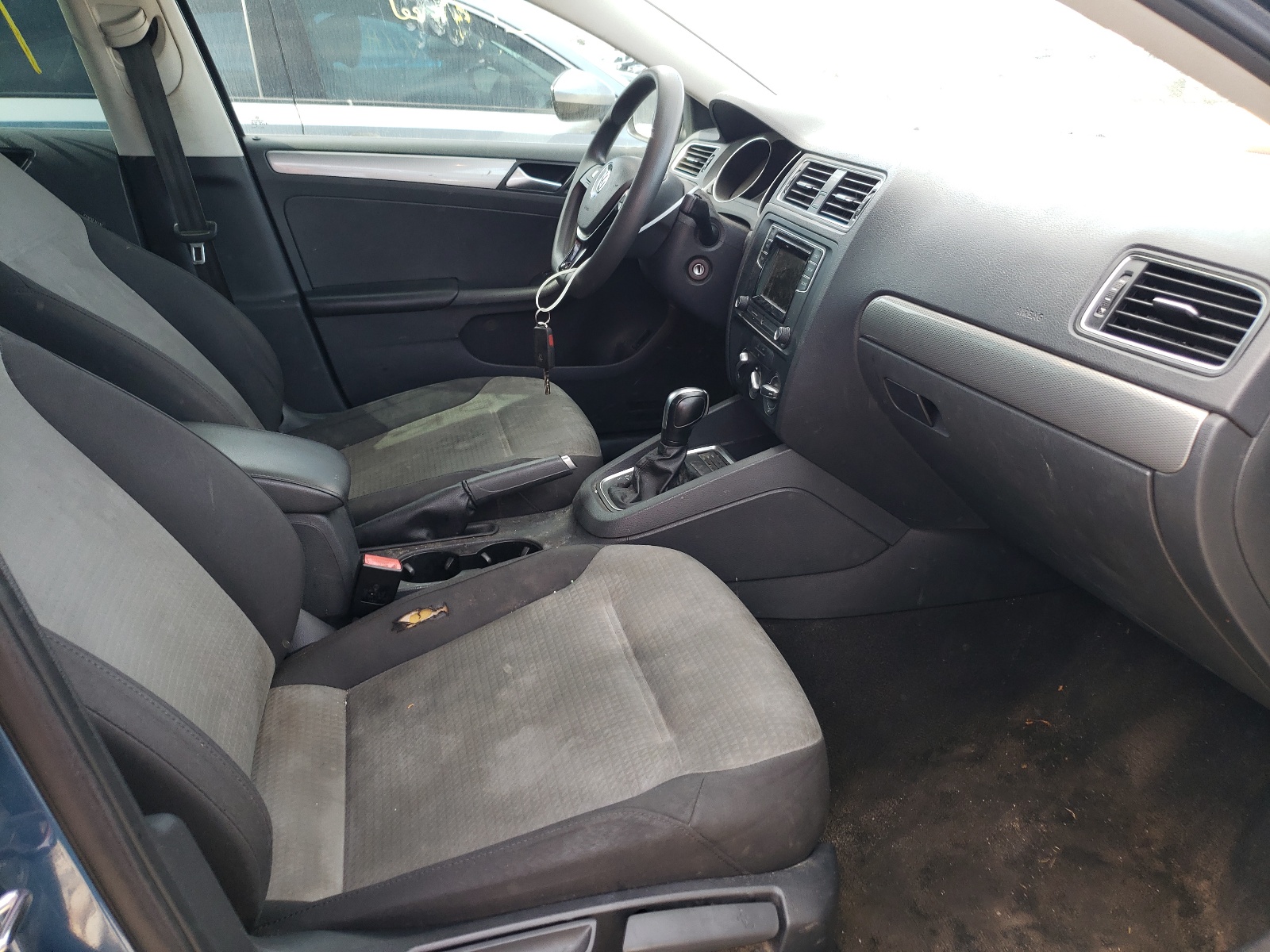 Photo 5 from auction – 2017 VOLKSWAGEN JETTA S with VIN 3VW2B7AJ8HM225100