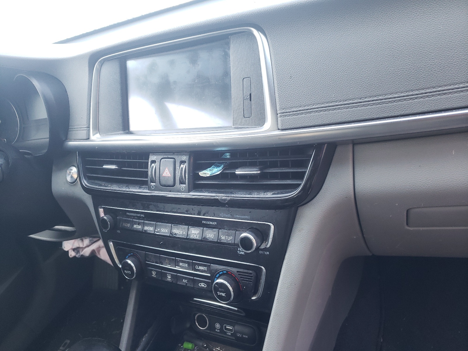 Foto 9 de la subasta – 2016 KIA OPTIMA EX con VIN 5XXGU4L34GG013665