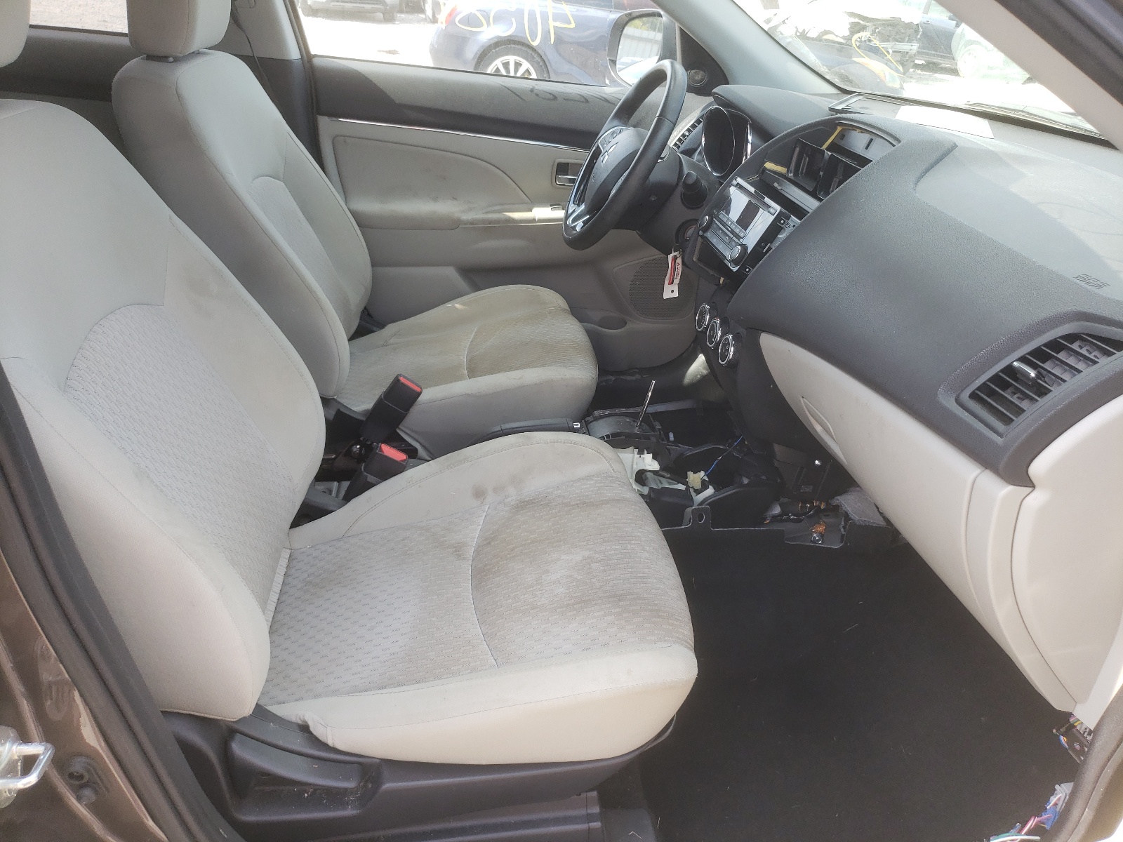 صورة رقم 5 من المزاد - 2017 MITSUBISHI OUTLANDER مع VIN JA4AP3AU4HZ016366