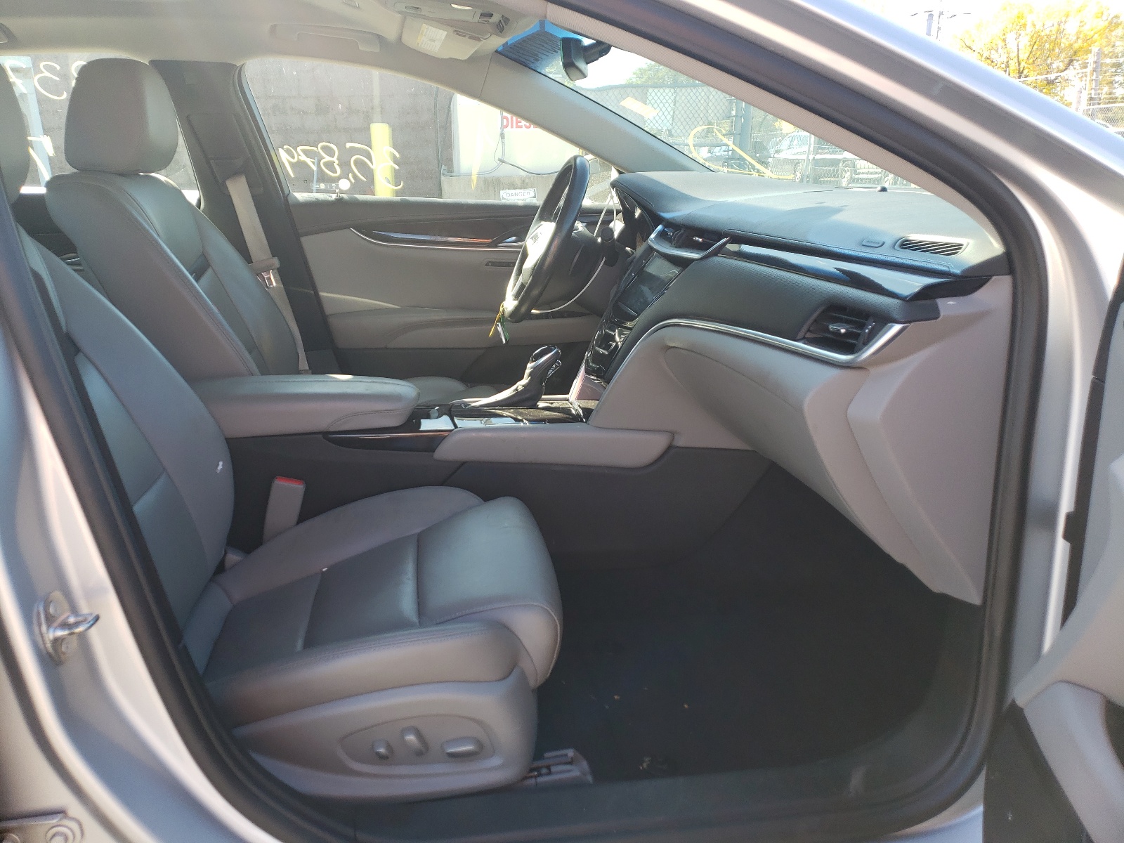 Photo 5 from auction – 2017 CADILLAC XTS LUXURY with VIN 2G61M5S34H9138741