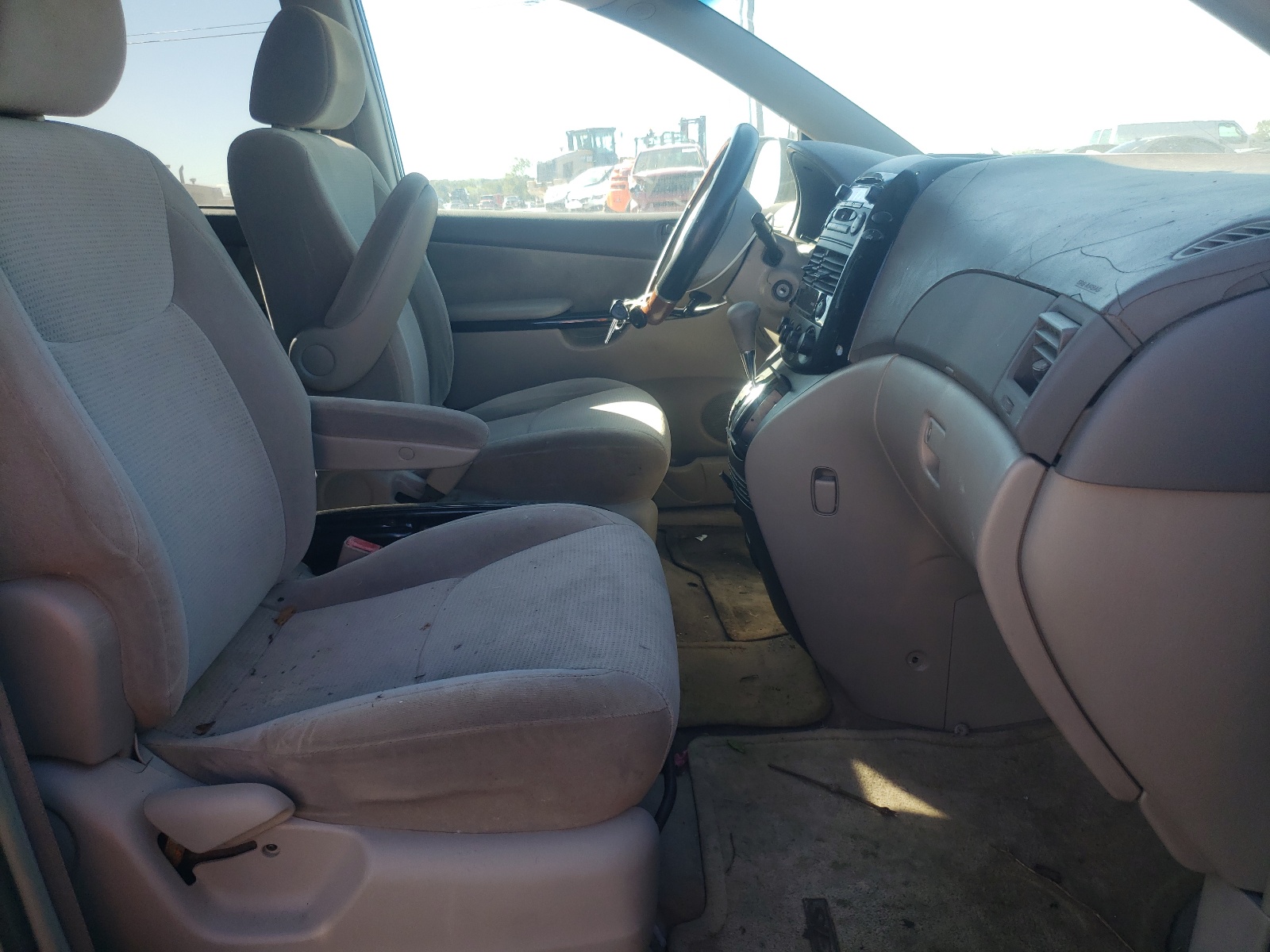Photo 5 from auction – 2004 TOYOTA SIENNA with VIN 5TDZA23CX4S057511