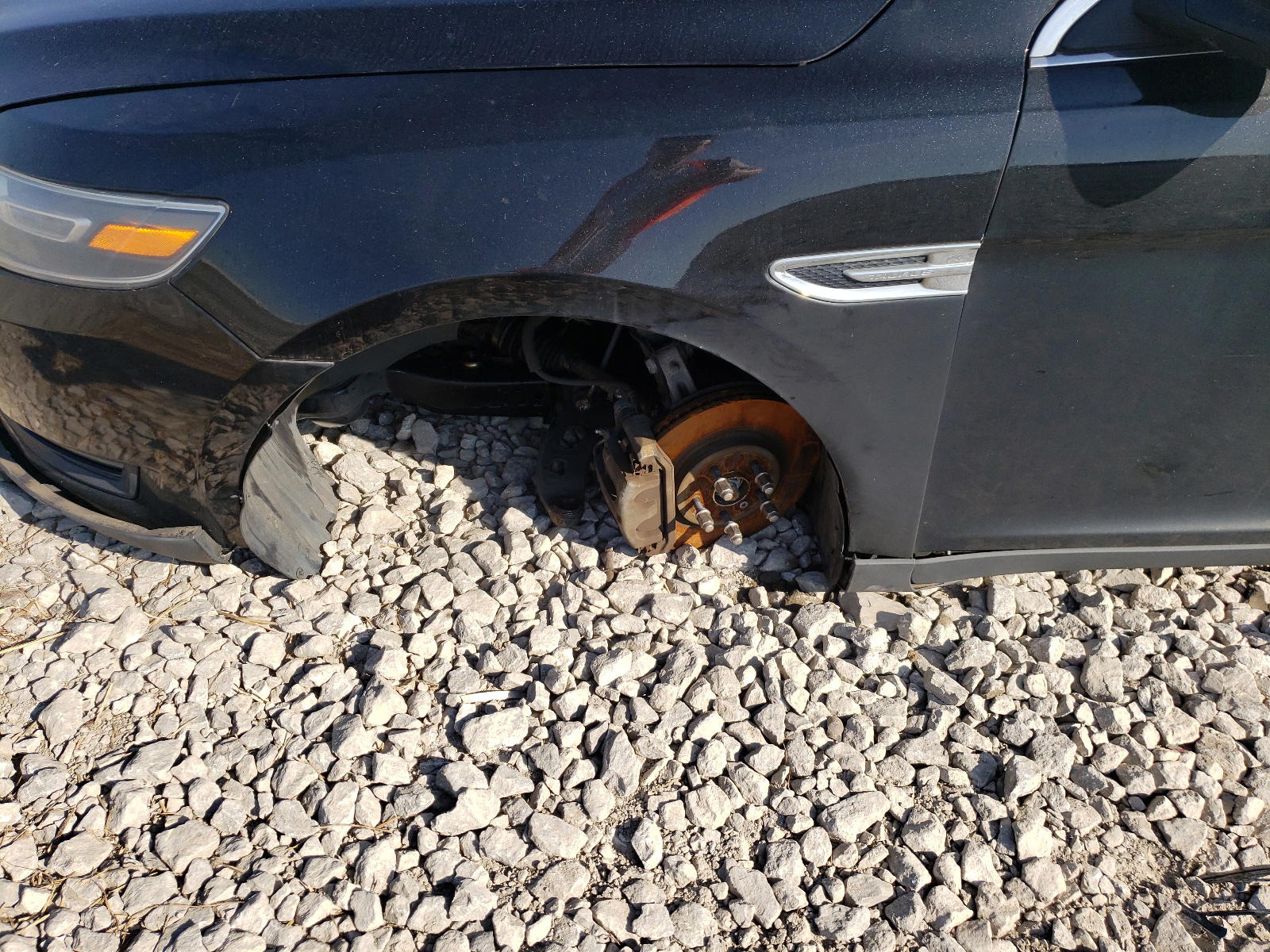 Photo 9 from auction – 2015 FORD TAURUS SEL with VIN 1FAHP2H86FG170485