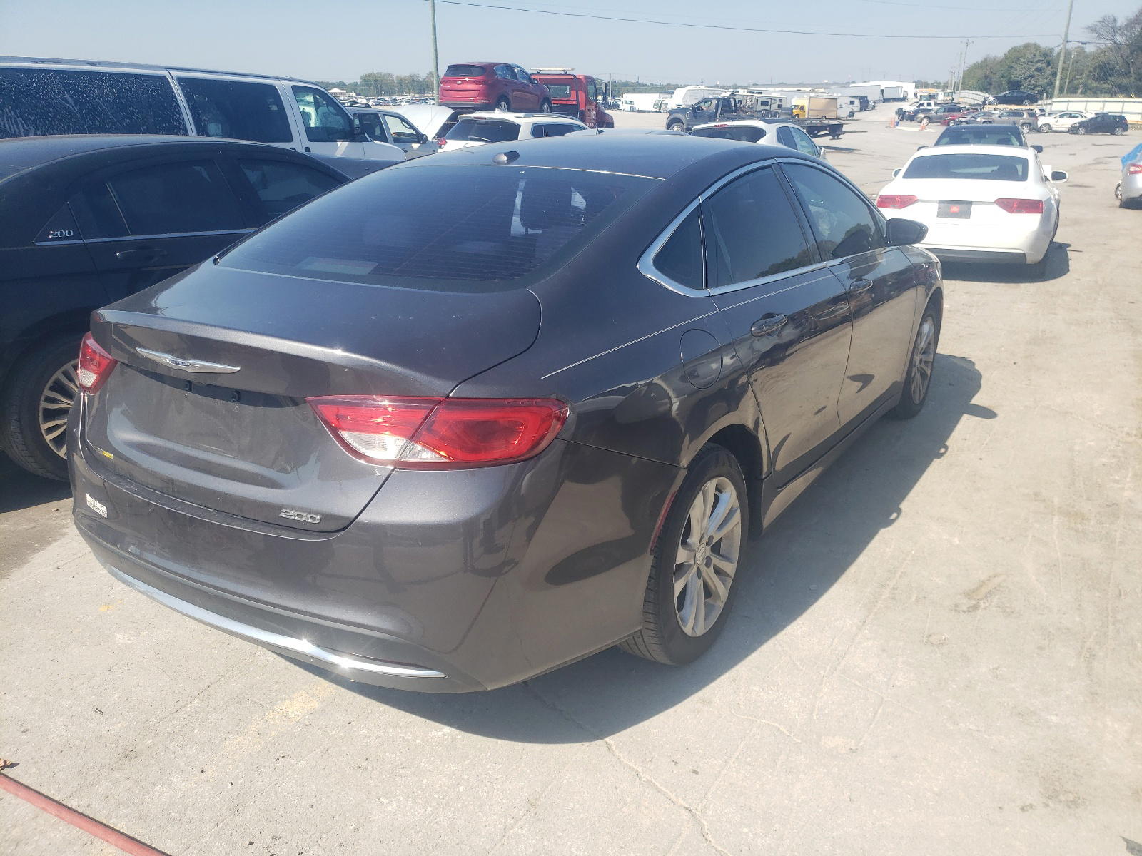 Photo 4 from auction – 2015 CHRYSLER 200 LIMITE with VIN 1C3CCCAB9FN670264