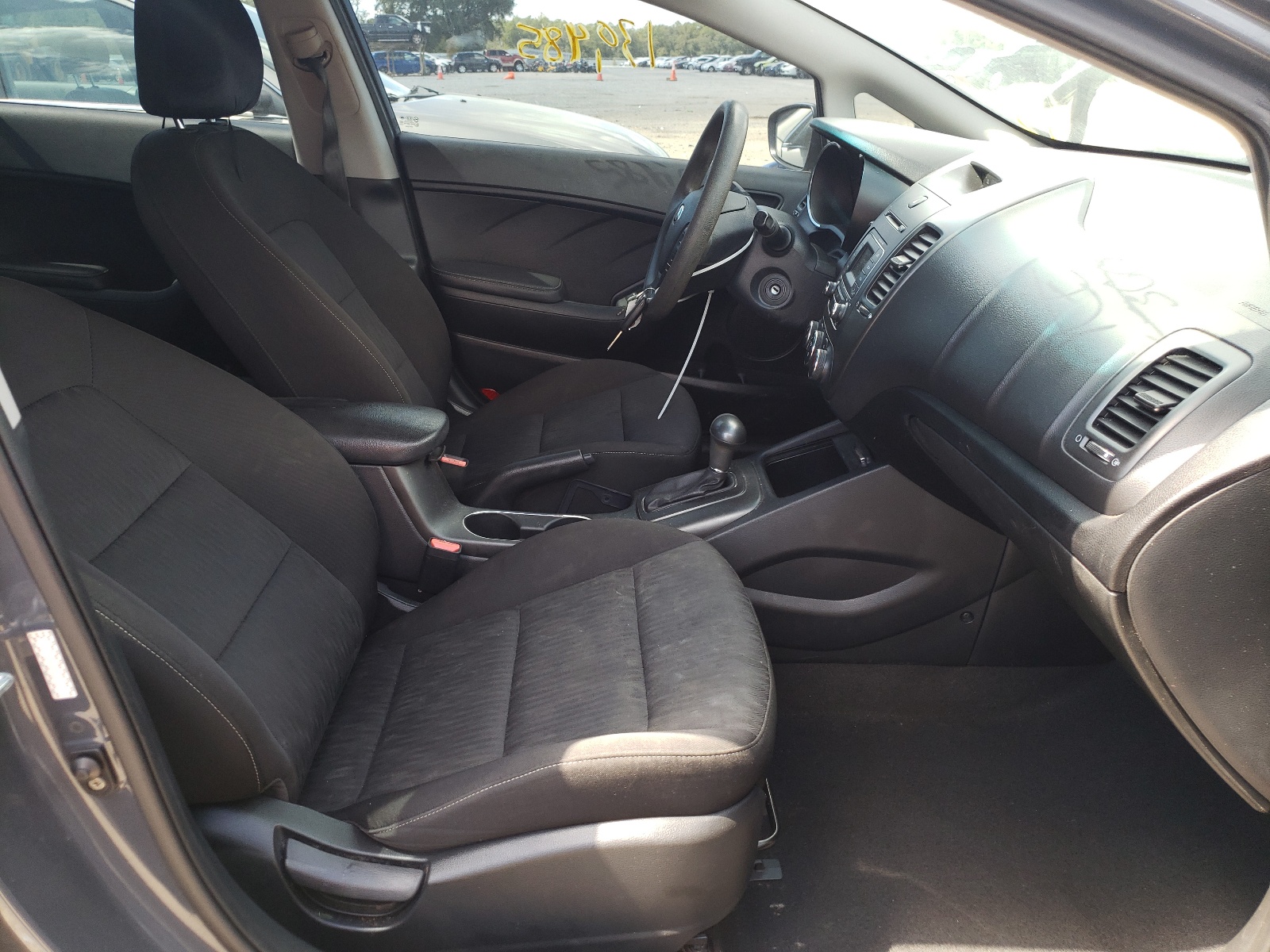 Photo 5 from auction – 2016 KIA FORTE LX with VIN KNAFK4A6XG5570922