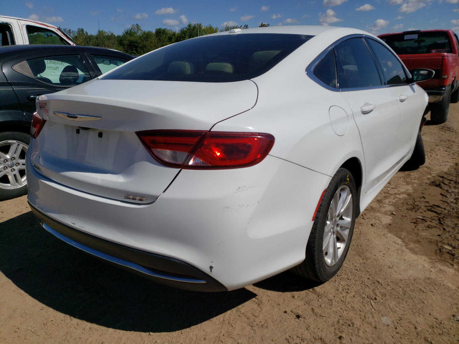 Photo 4 from auction – 2015 CHRYSLER 200 LIMITE with VIN 1C3CCCAB6FN640266