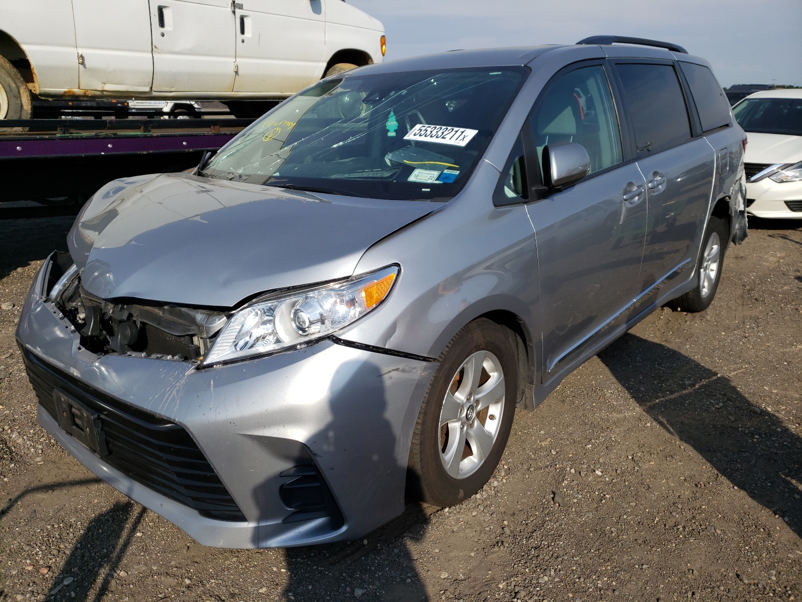 Photo 2 from auction – 2018 TOYOTA SIENNA LE with VIN 5TDKZ3DC2JS932901