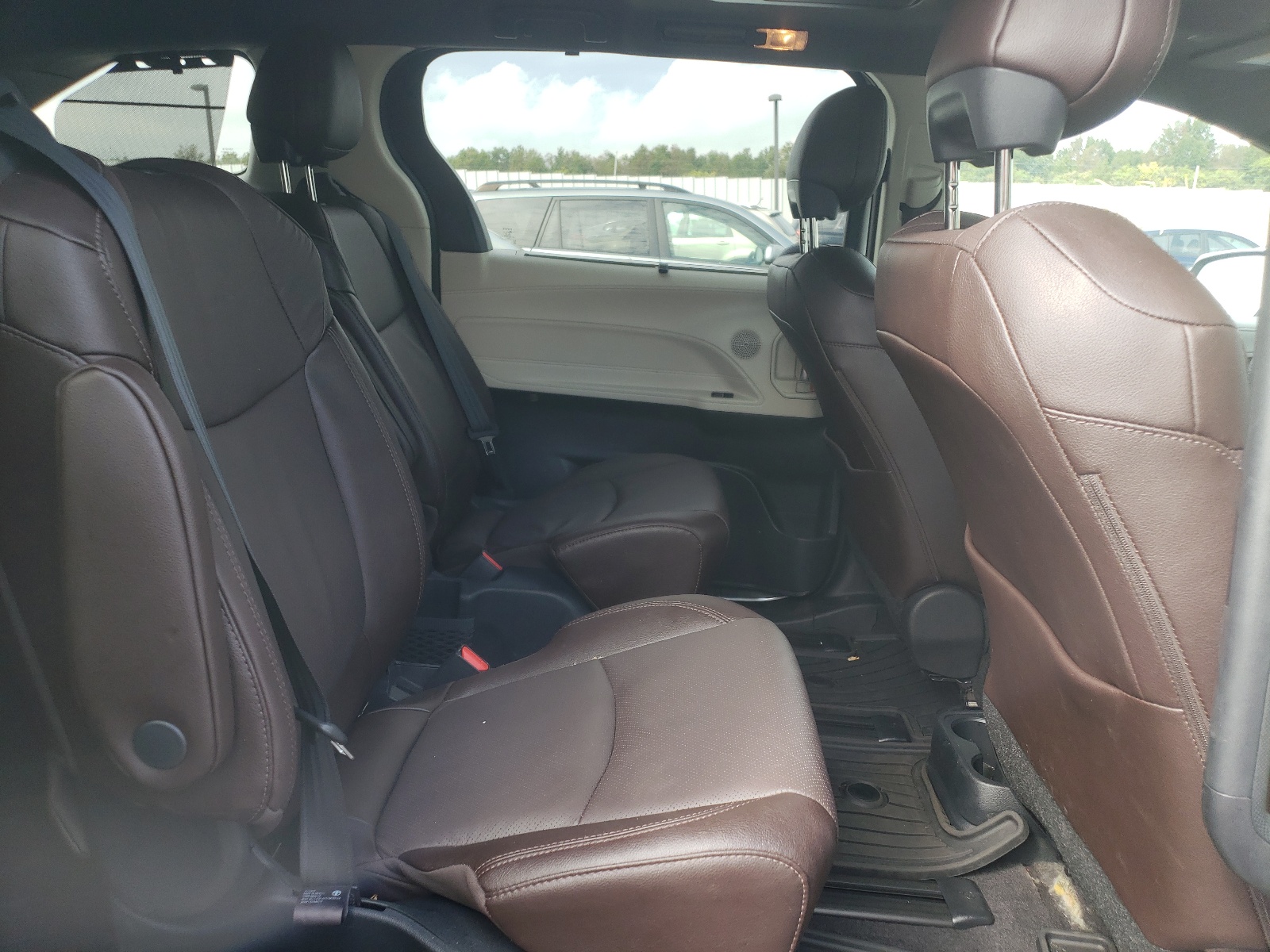 Photo 6 from auction – 2021 TOYOTA SIENNA LIM with VIN 5TDESKFC5MS026741