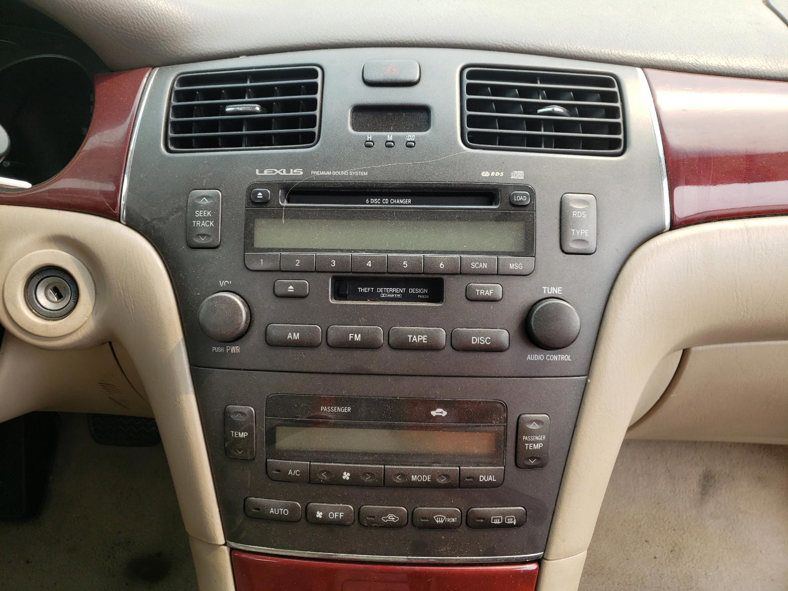 Photo 9 from auction – 2003 LEXUS ES 300 with VIN JTHBF30G230111237