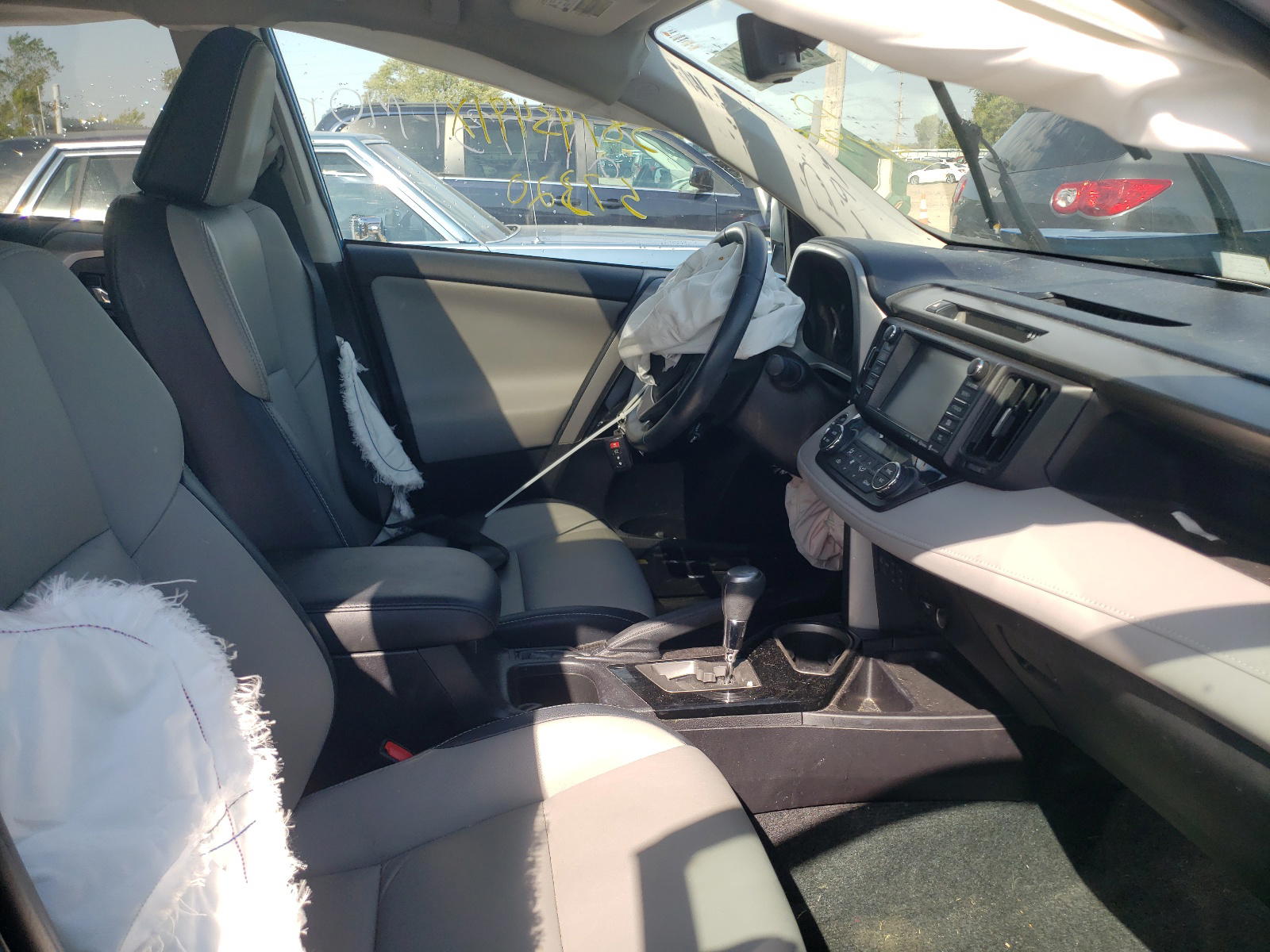 Photo 5 from auction – 2017 TOYOTA RAV4 LIMIT with VIN 2T3DFREV0HW544949