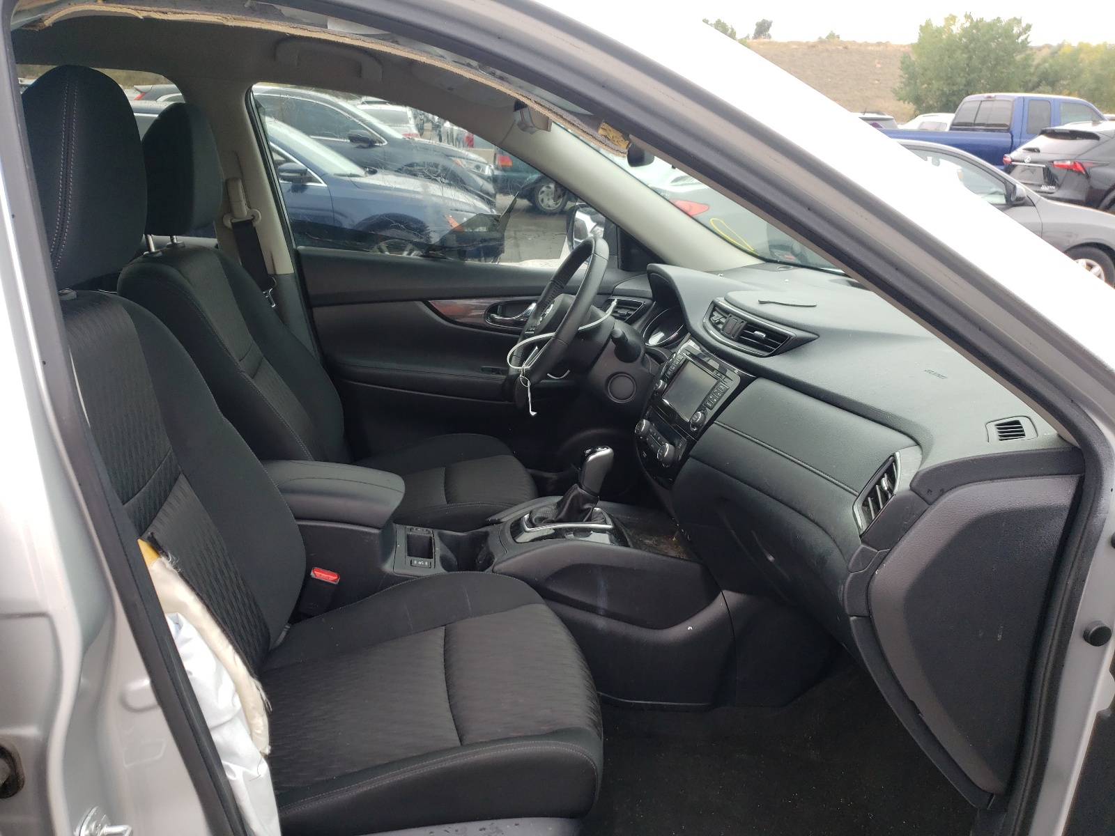 Photo 5 from auction – 2017 NISSAN ROGUE S with VIN KNMAT2MV9HP569705