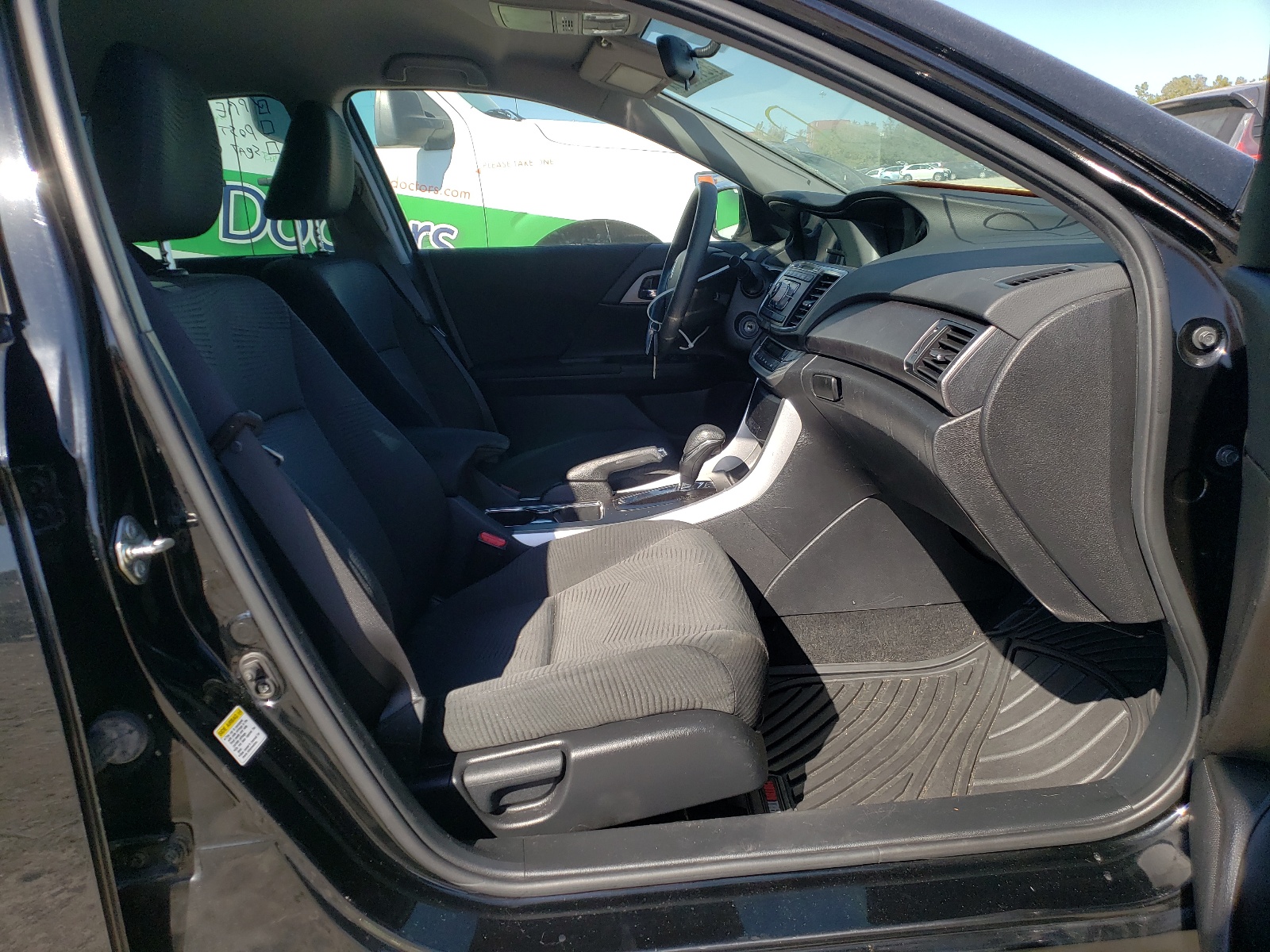 Photo 5 from auction – 2015 HONDA ACCORD LX with VIN 1HGCR2F35FA197638