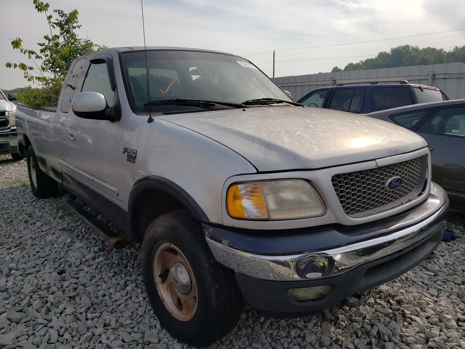 FORD F-150 2000 مع رقم تعريف المركبة 1FTRX18LXYNA91073 - صورة من المزاد