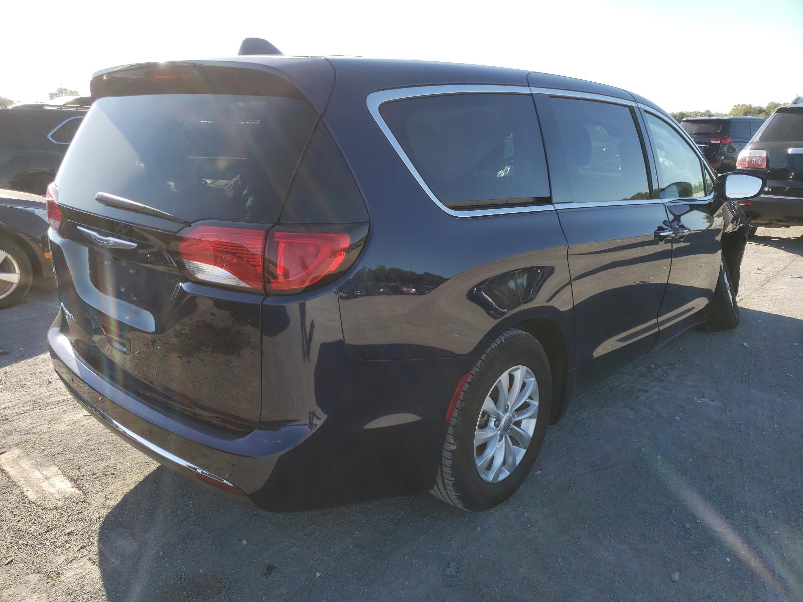 Photo 4 from auction – 2019 CHRYSLER PACIFICA T with VIN 2C4RC1FGXKR550369