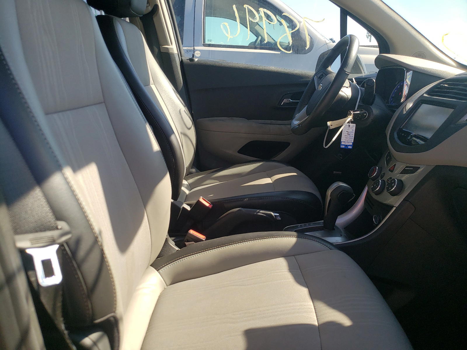 Photo 5 from auction – 2015 CHEVROLET TRAX 1LT with VIN 3GNCJLSB6FL174846