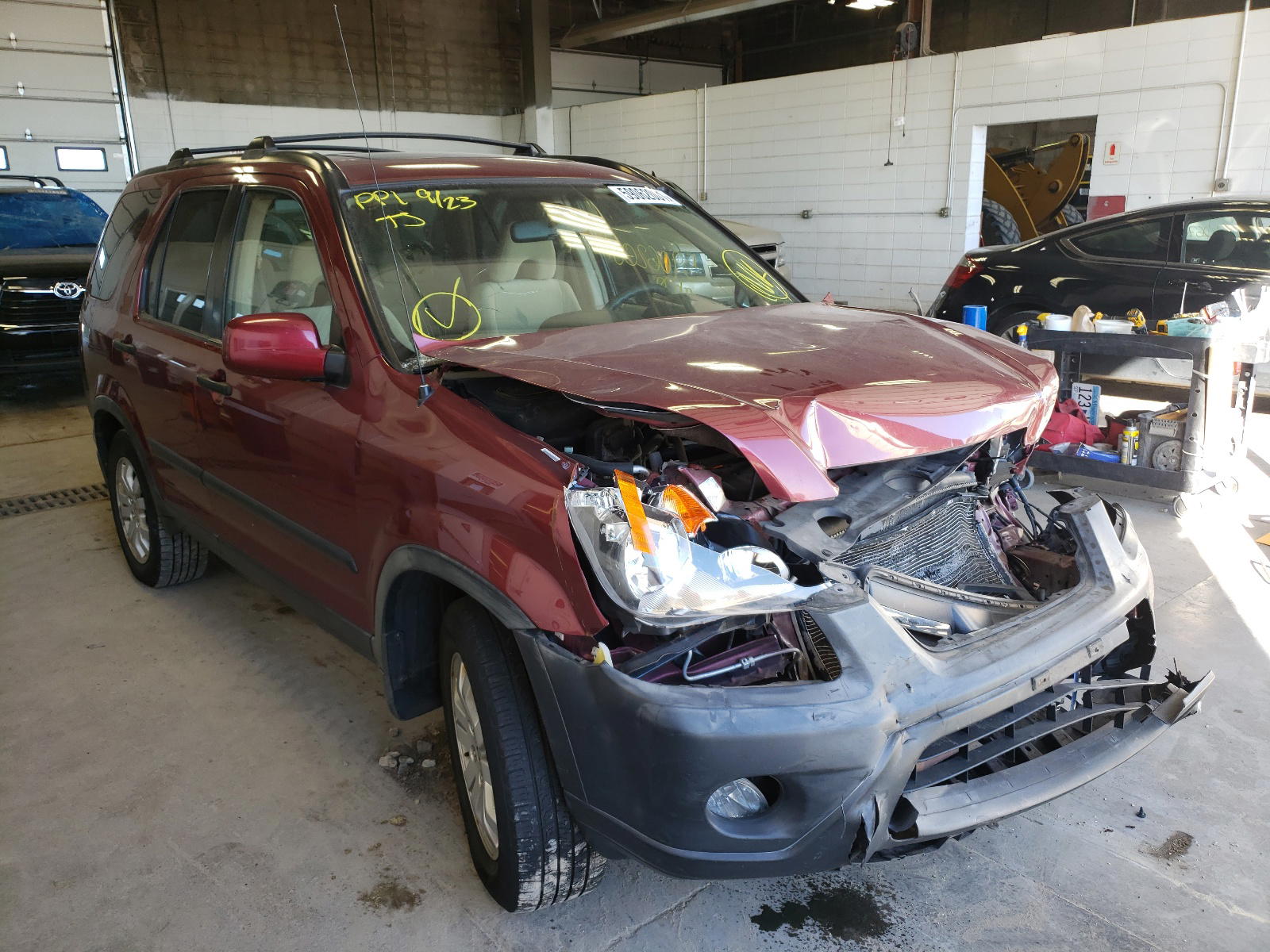 HONDA CR-V 2005 with VIN JHLRD78855C018775 - Photo from auction