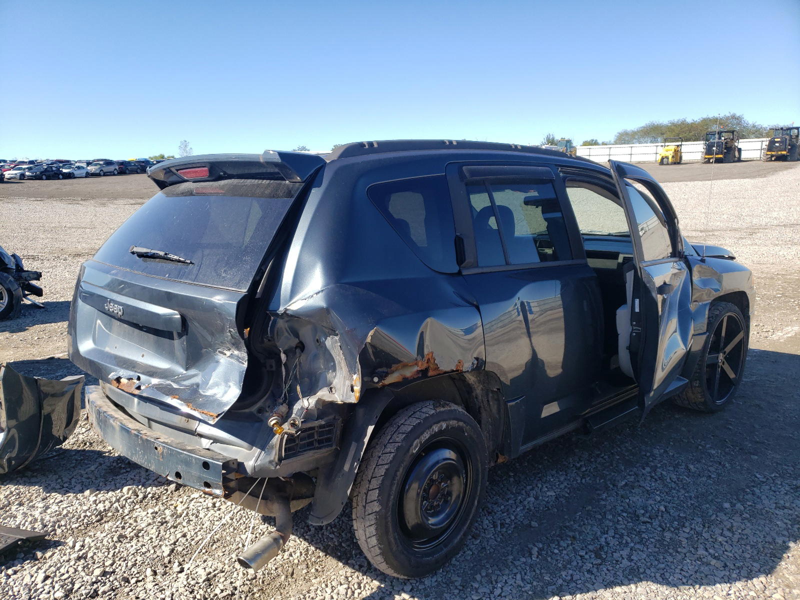 Photo 4 from auction – 2007 JEEP COMPASS with VIN 1J8FT47W67D371033