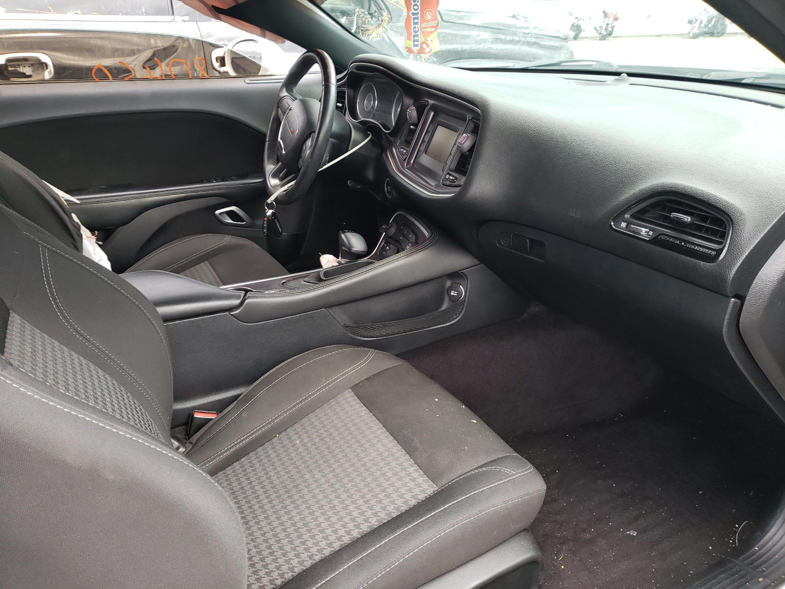 Photo 5 from auction – 2016 DODGE CHALLENGER with VIN 2C3CDZBT9GH171577