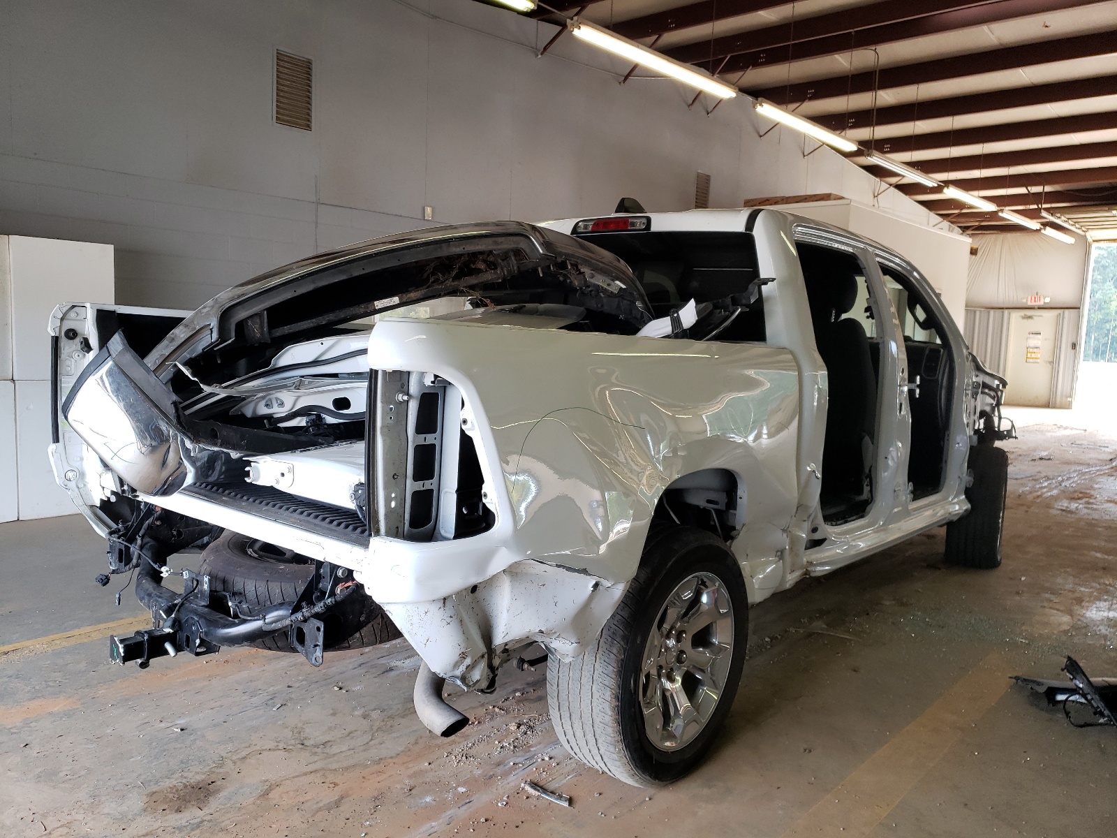 Photo 4 from auction – 2019 RAM 1500 BIG H with VIN 1C6RRFFG1KN695459