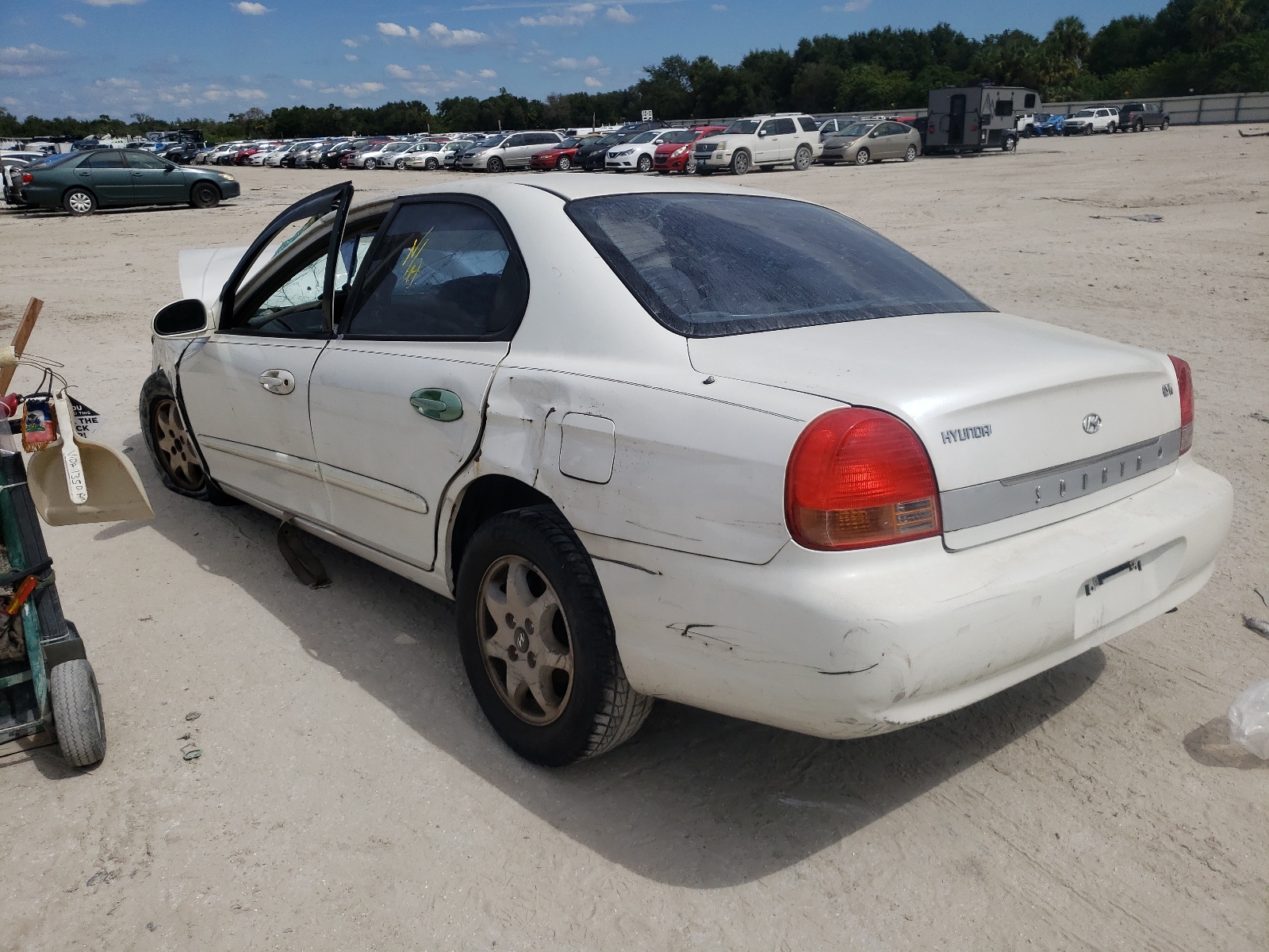 Photo 3 from auction – 2000 HYUNDAI SONATA GLS with VIN KMHWF35V4YA290310