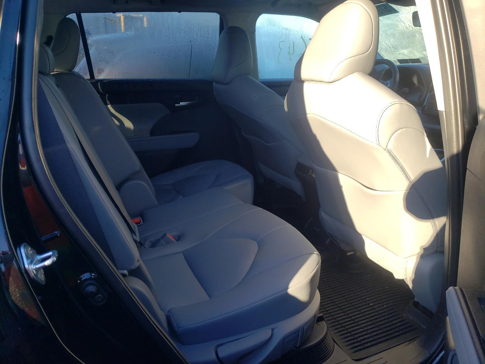 Photo 6 from auction – 2021 TOYOTA HIGHLANDER with VIN 5TDGBRCH1MS047183