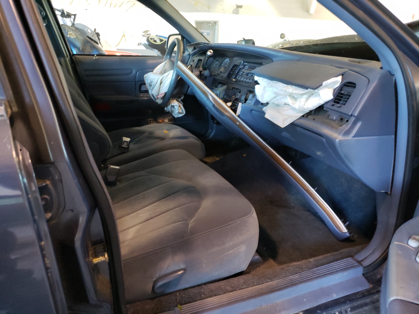 Zdjęcie 5 z aukcji – 1997 FORD CROWN VICT z VIN 2FALP73W8VX146226