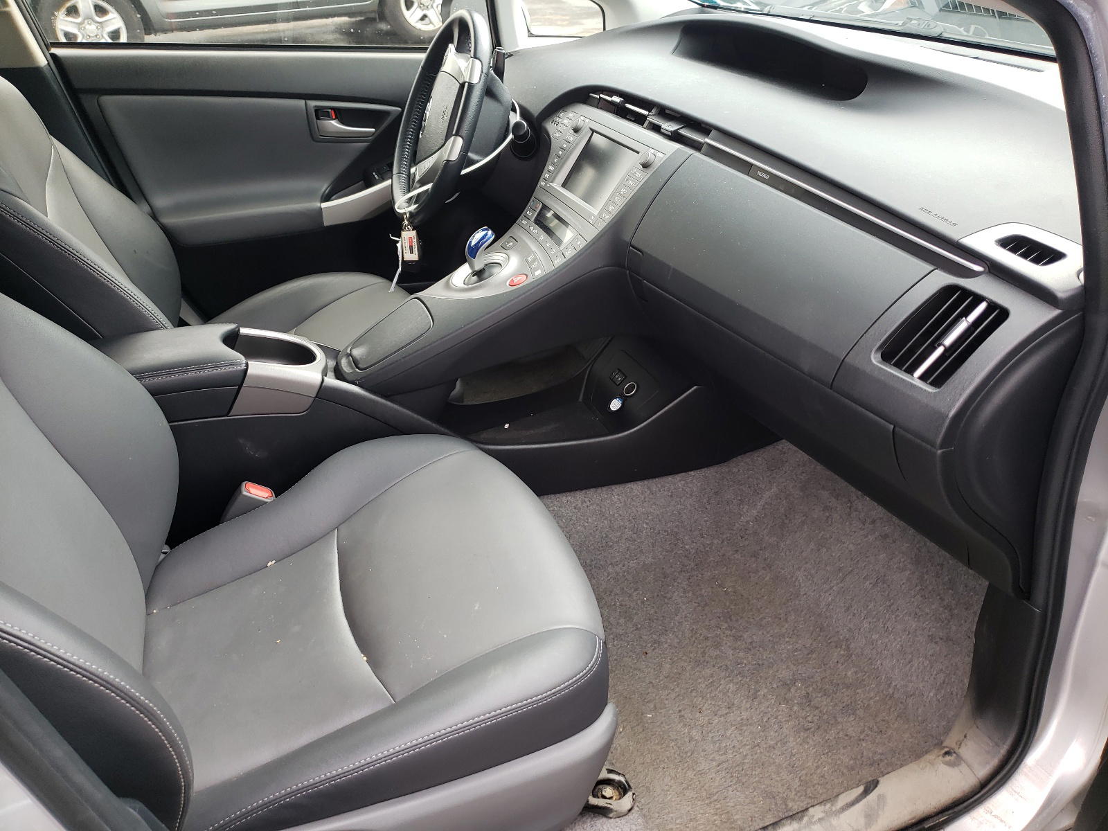 Photo 5 from auction – 2011 TOYOTA PRIUS with VIN JTDKN3DU9E1737692