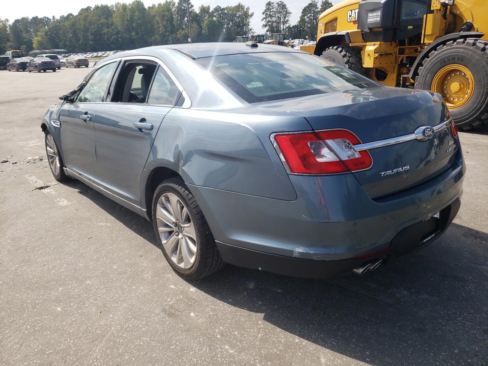 Photo 3 from auction – 2010 FORD TAURUS LIM with VIN 1FAHP2FW7AG161546