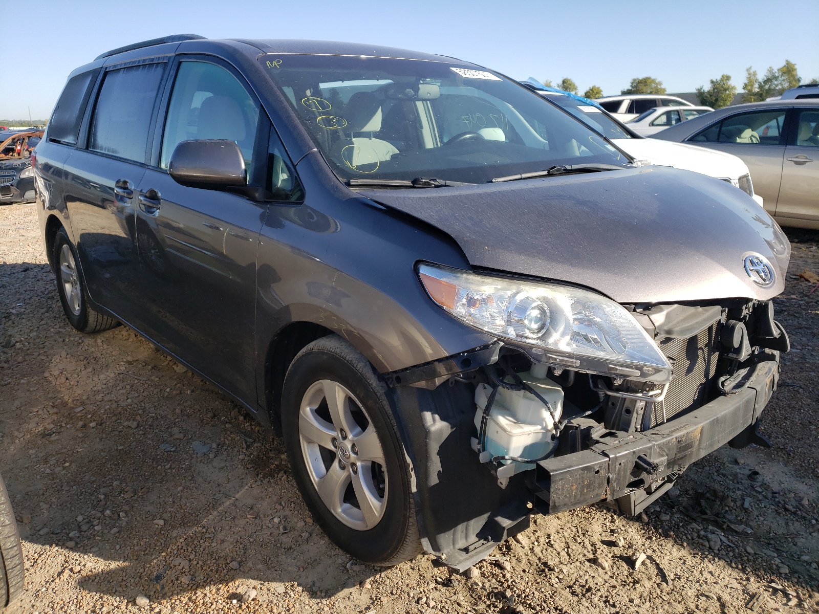 Photo 1 from auction – 2015 TOYOTA SIENNA LE with VIN 5TDKK3DC3FS662699