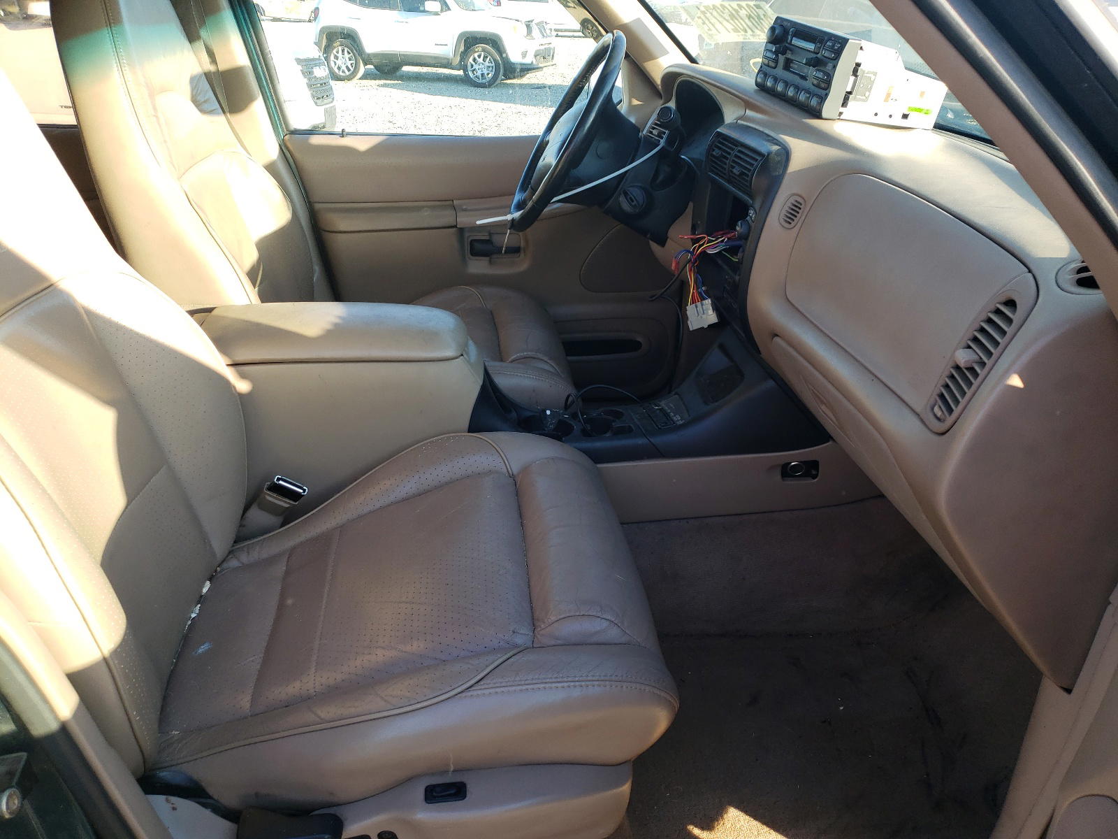 Photo 5 from auction – 1997 FORD EXPLORER with VIN 1FMDU35P9VUB48253