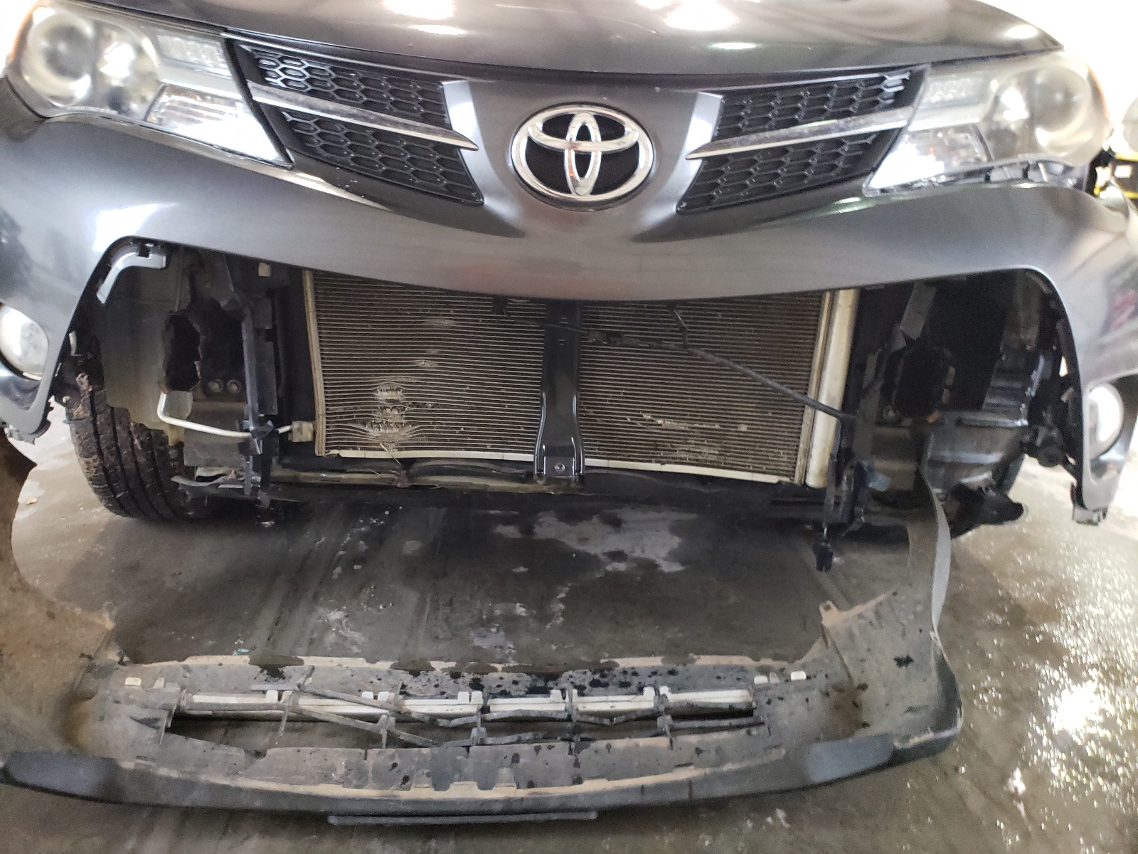 Photo 9 from auction – 2014 TOYOTA RAV4 XLE with VIN 2T3RFREV1EW198198