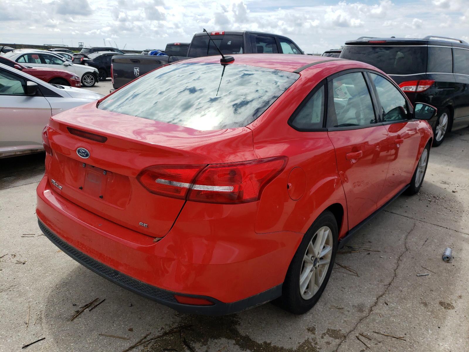 Photo 4 from auction – 2017 FORD FOCUS SE with VIN 1FADP3F26HL234344