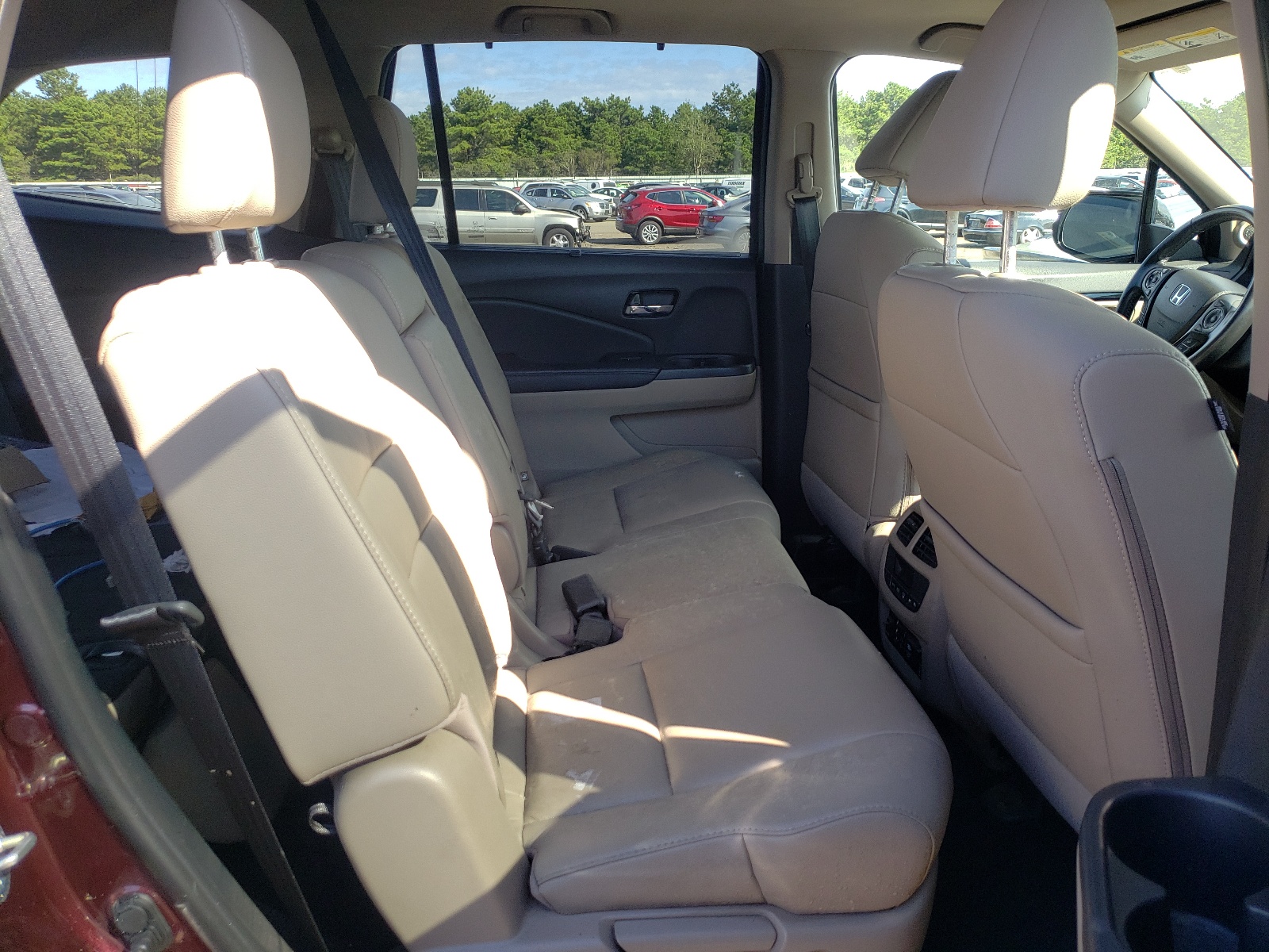 Photo 6 from auction – 2017 HONDA PILOT TOUR with VIN 5FNYF6H94HB039422