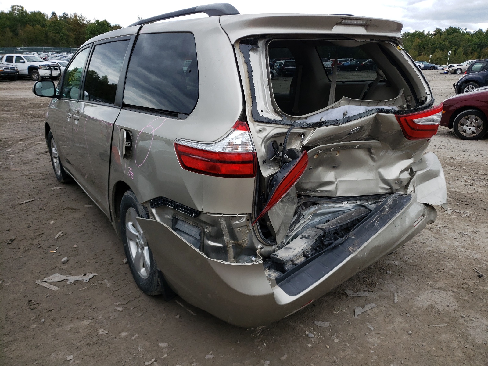 Photo 3 from auction – 2017 TOYOTA SIENNA LE with VIN 5TDKZ3DC9HS819053