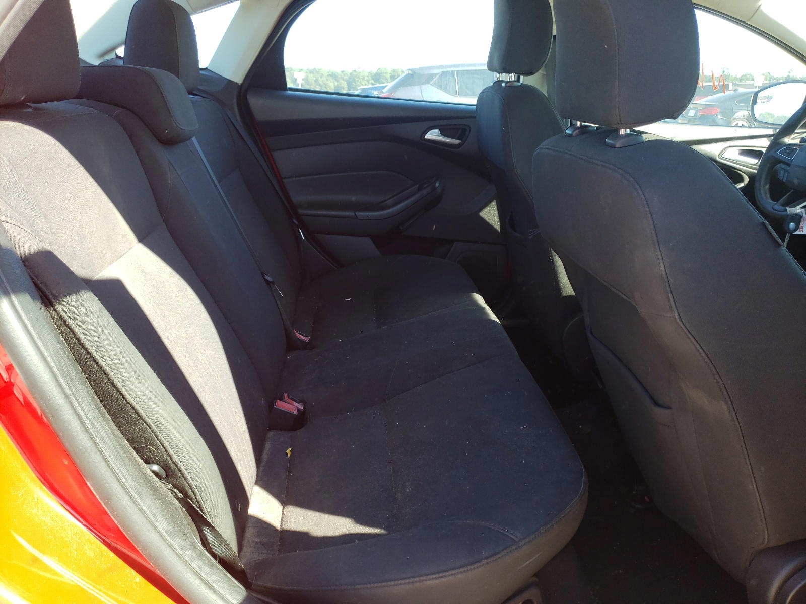 Photo 6 from auction – 2015 FORD FOCUS SE with VIN 1FADP3F23FL240342