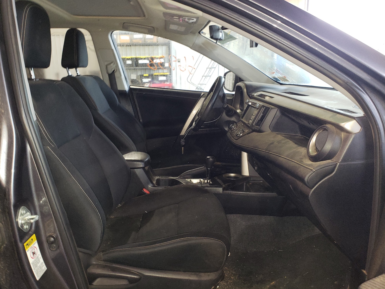 Photo 5 from auction – 2014 TOYOTA RAV4 XLE with VIN 2T3RFREV1EW198198