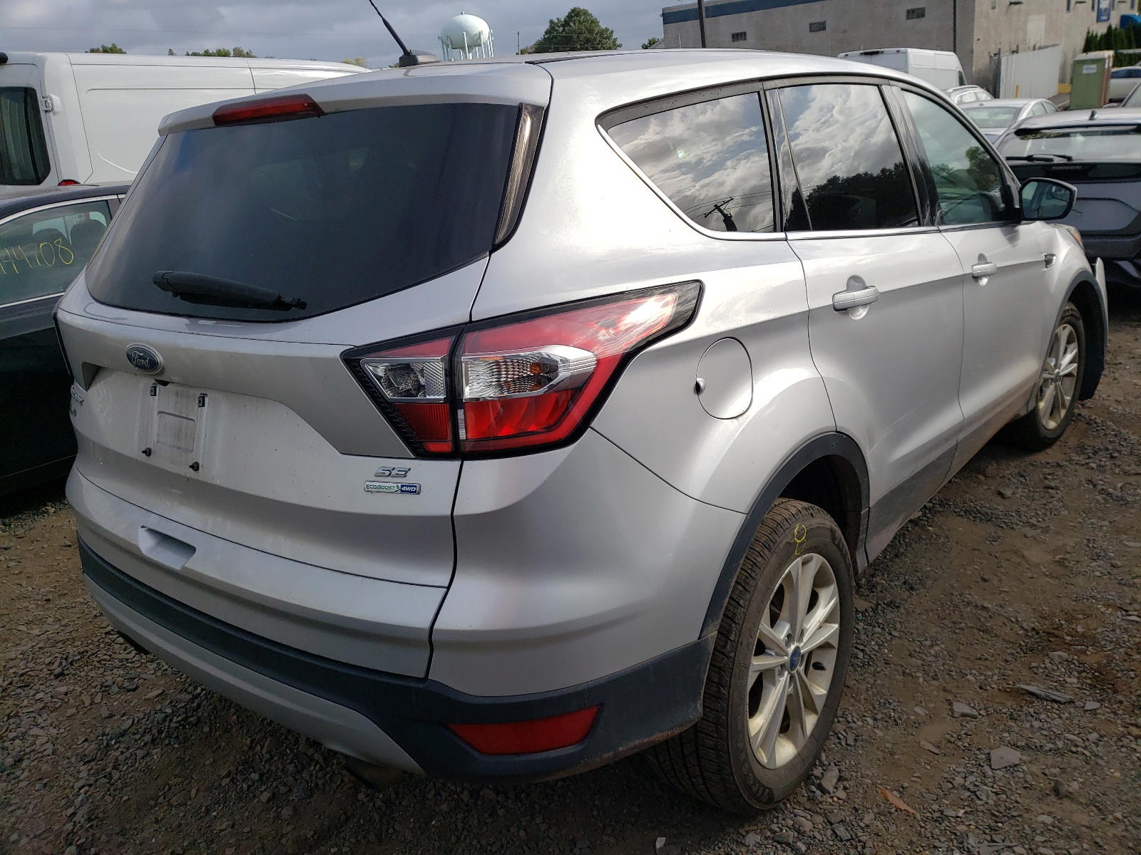 Photo 4 from auction – 2017 FORD ESCAPE SE with VIN 1FMCU9GD1HUC04207