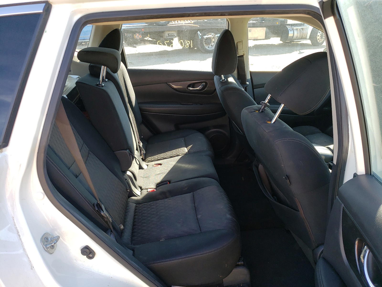Photo 6 from auction – 2017 NISSAN ROGUE S with VIN KNMAT2MV6HP529324