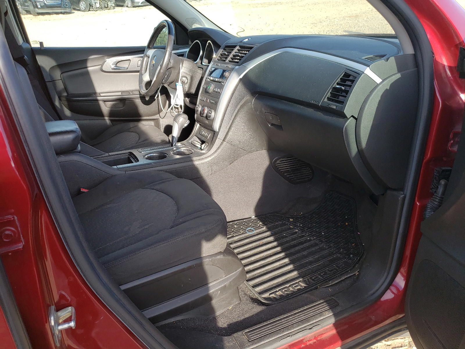 Photo 5 from auction – 2011 CHEVROLET TRAVERSE L with VIN 1GNKRGED6BJ122952