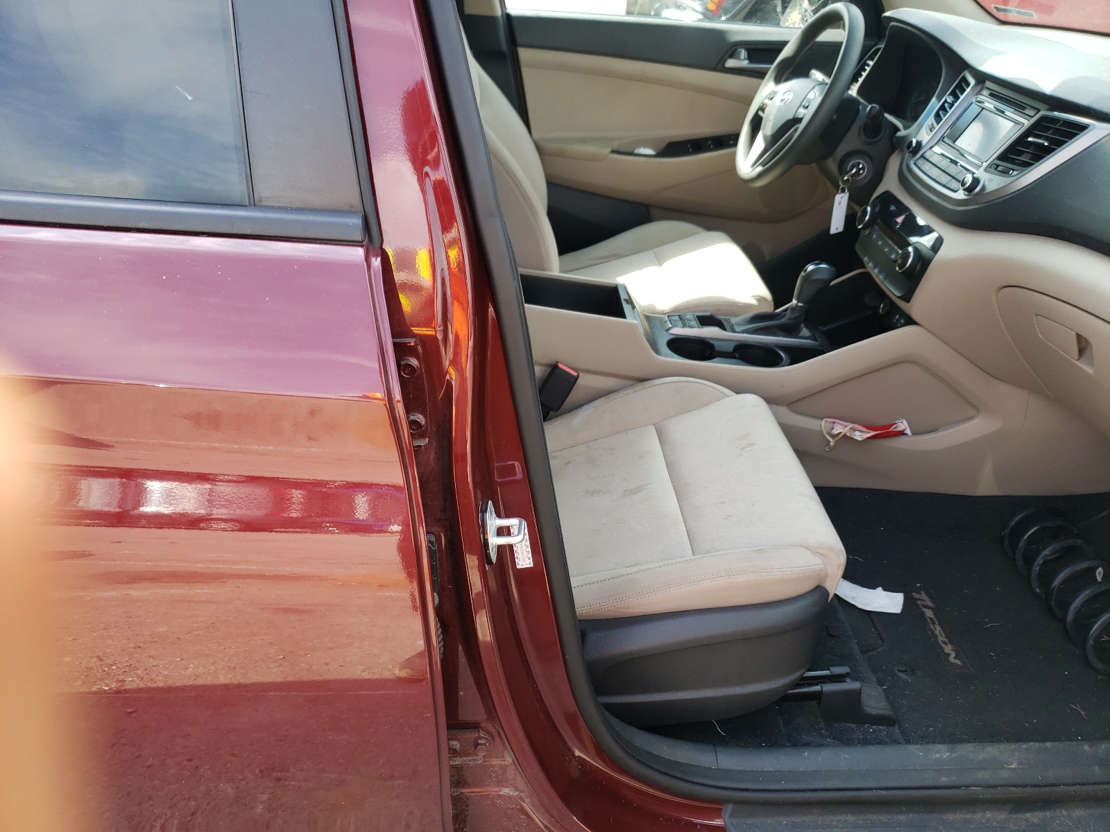 Photo 5 from auction – 2016 HYUNDAI TUCSON LIM with VIN KM8J3CA2XGU204199