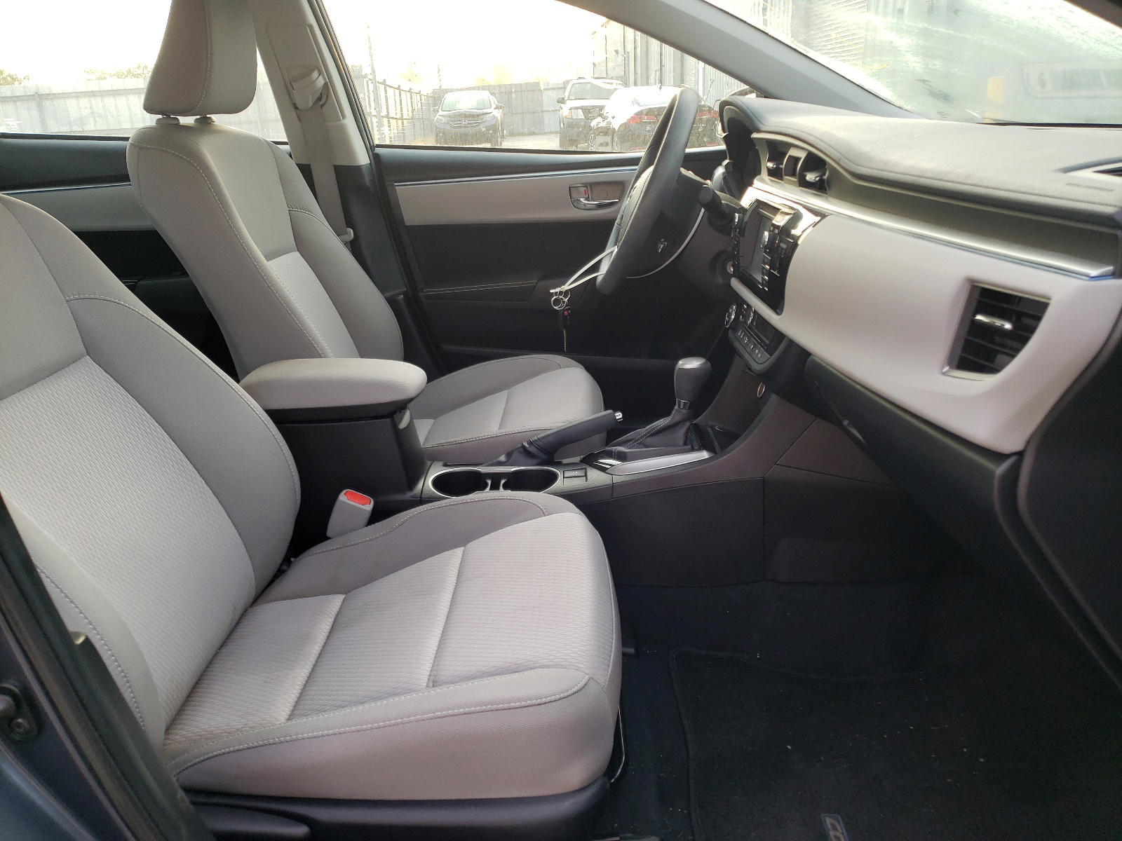 Photo 5 from auction – 2015 TOYOTA COROLLA L with VIN 5YFBURHE1FP295657