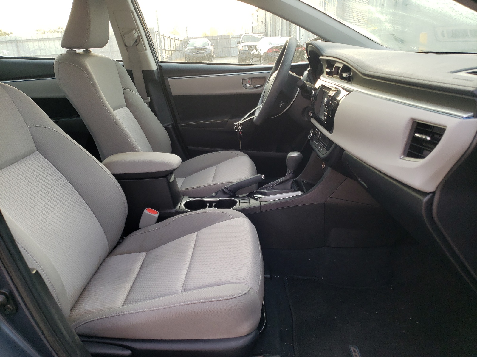 Zdjęcie 5 z aukcji – 2015 TOYOTA COROLLA L z VIN 5YFBURHE1FP295657